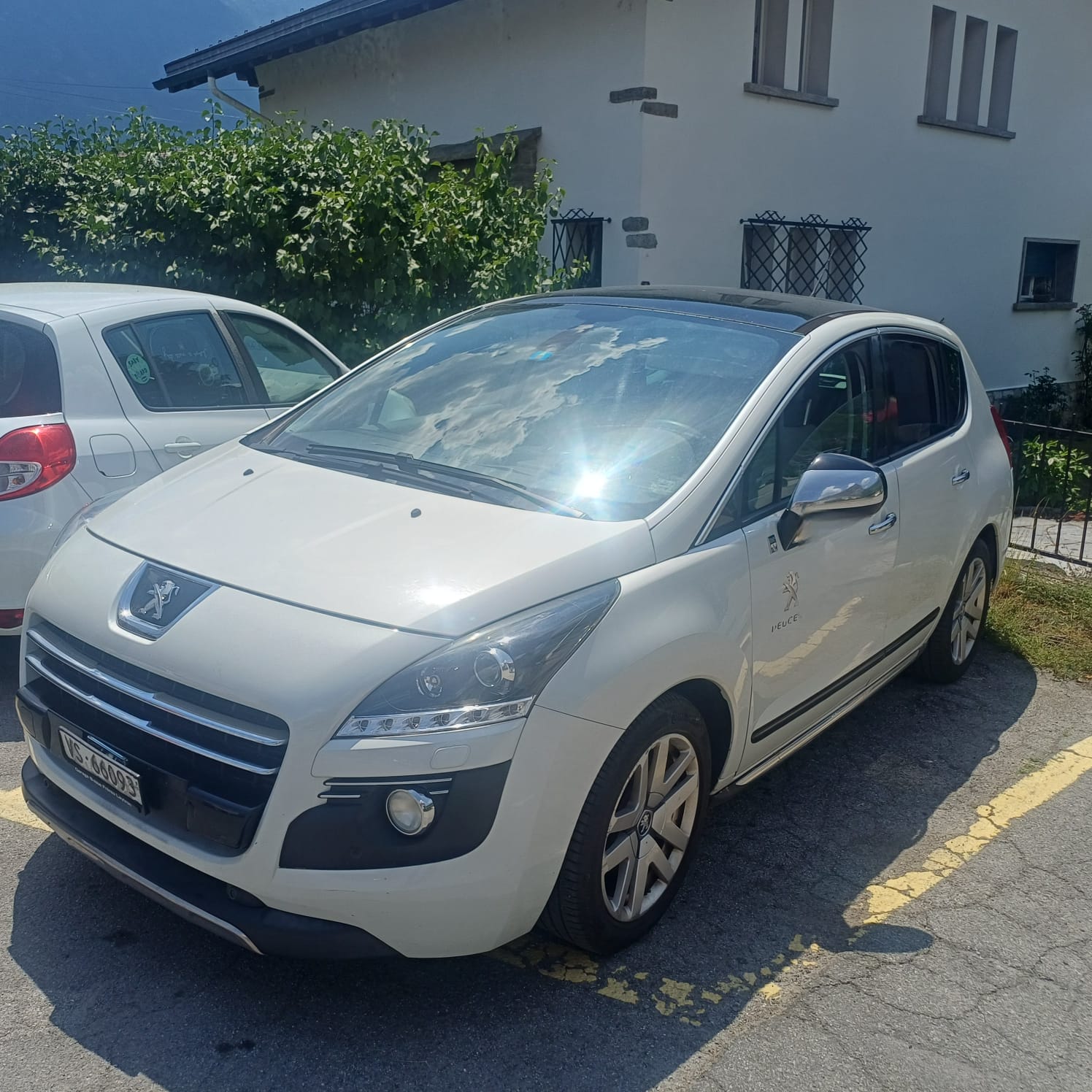PEUGEOT 3008 HYbrid4 2.0 HDI EGS6-image-0