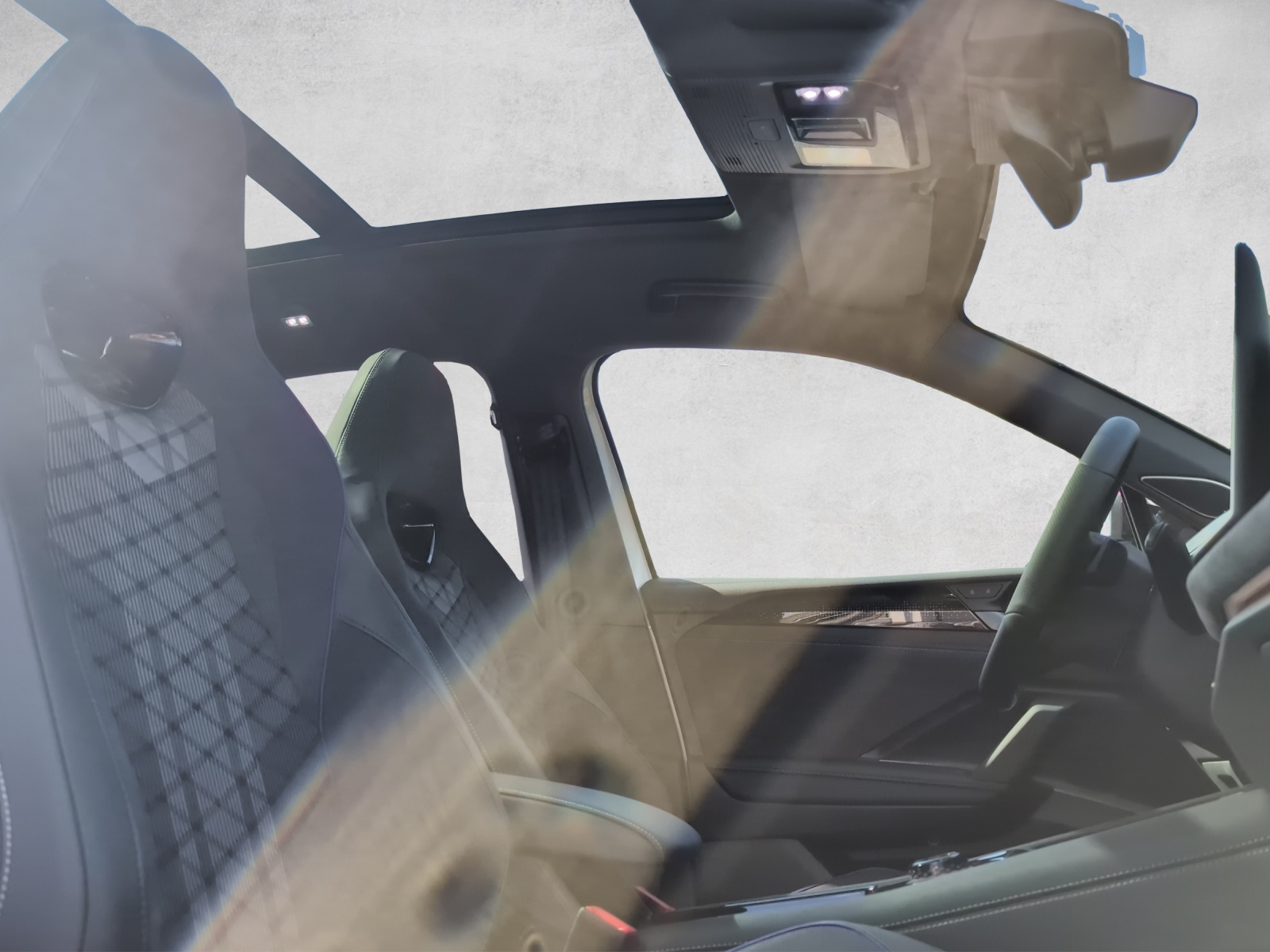 VW Tiguan R-Line UNITED 4Motion-image-15