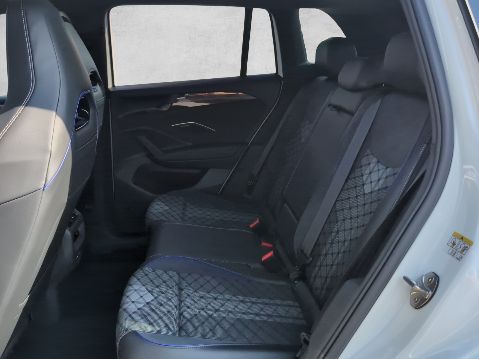 VW Tiguan R-Line UNITED 4Motion-image-9