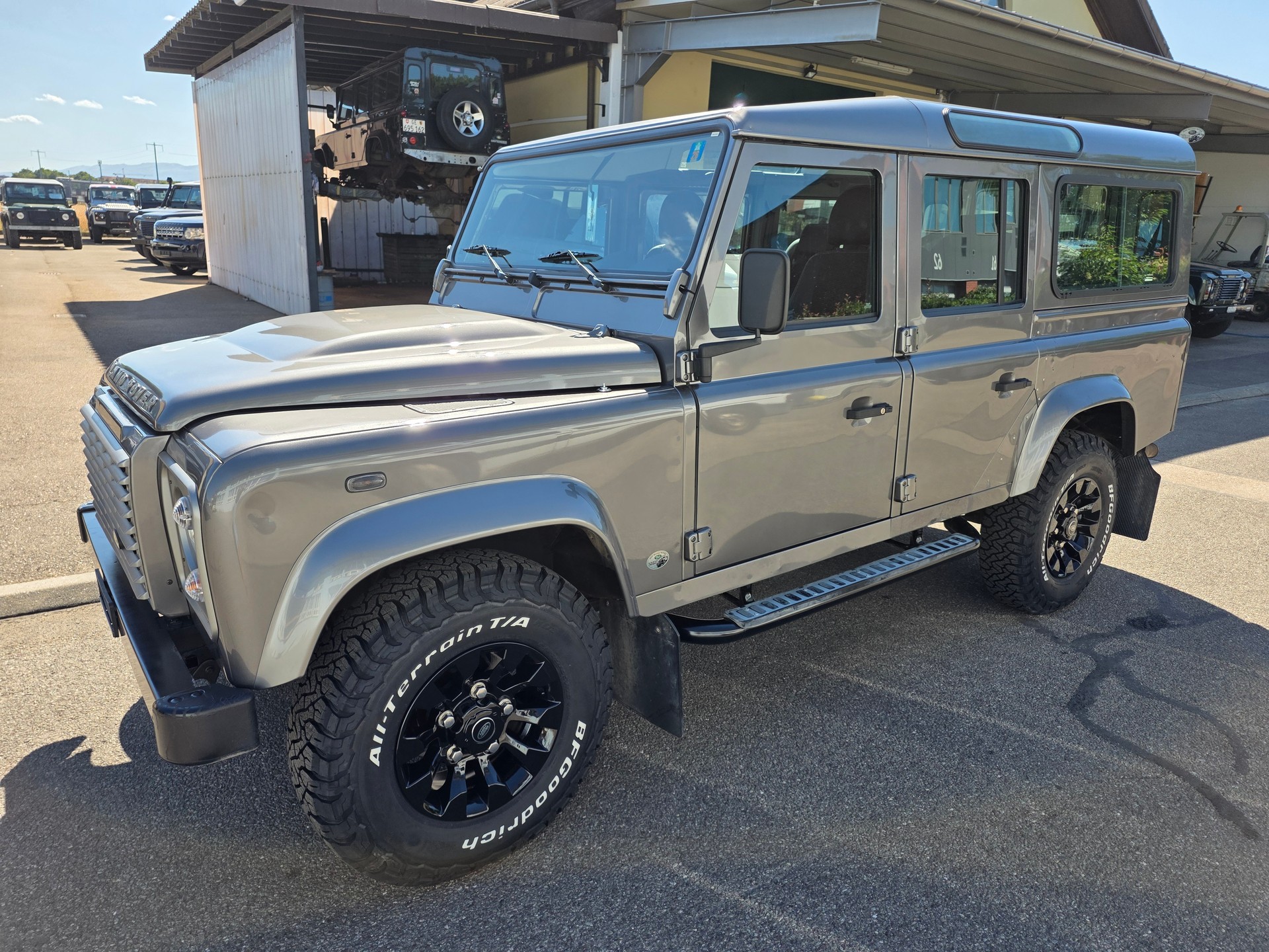 LAND ROVER Defender 110 SW 2.4Tdc-image-0
