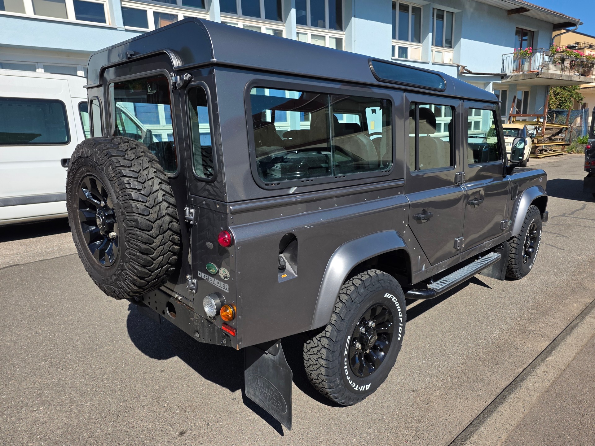 LAND ROVER Defender 110 SW 2.4Tdc-image-1