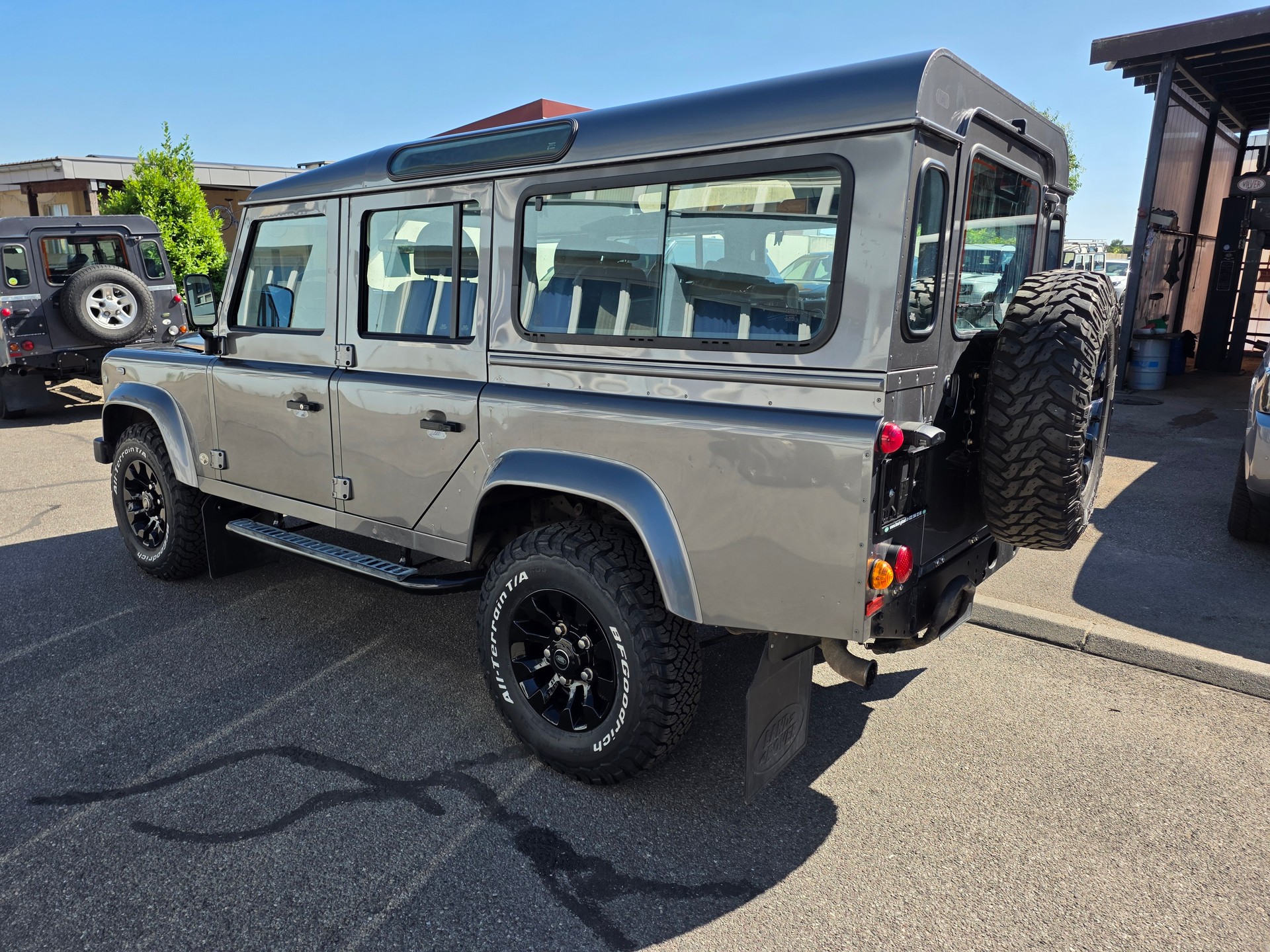 LAND ROVER Defender 110 SW 2.4Tdc-image-8