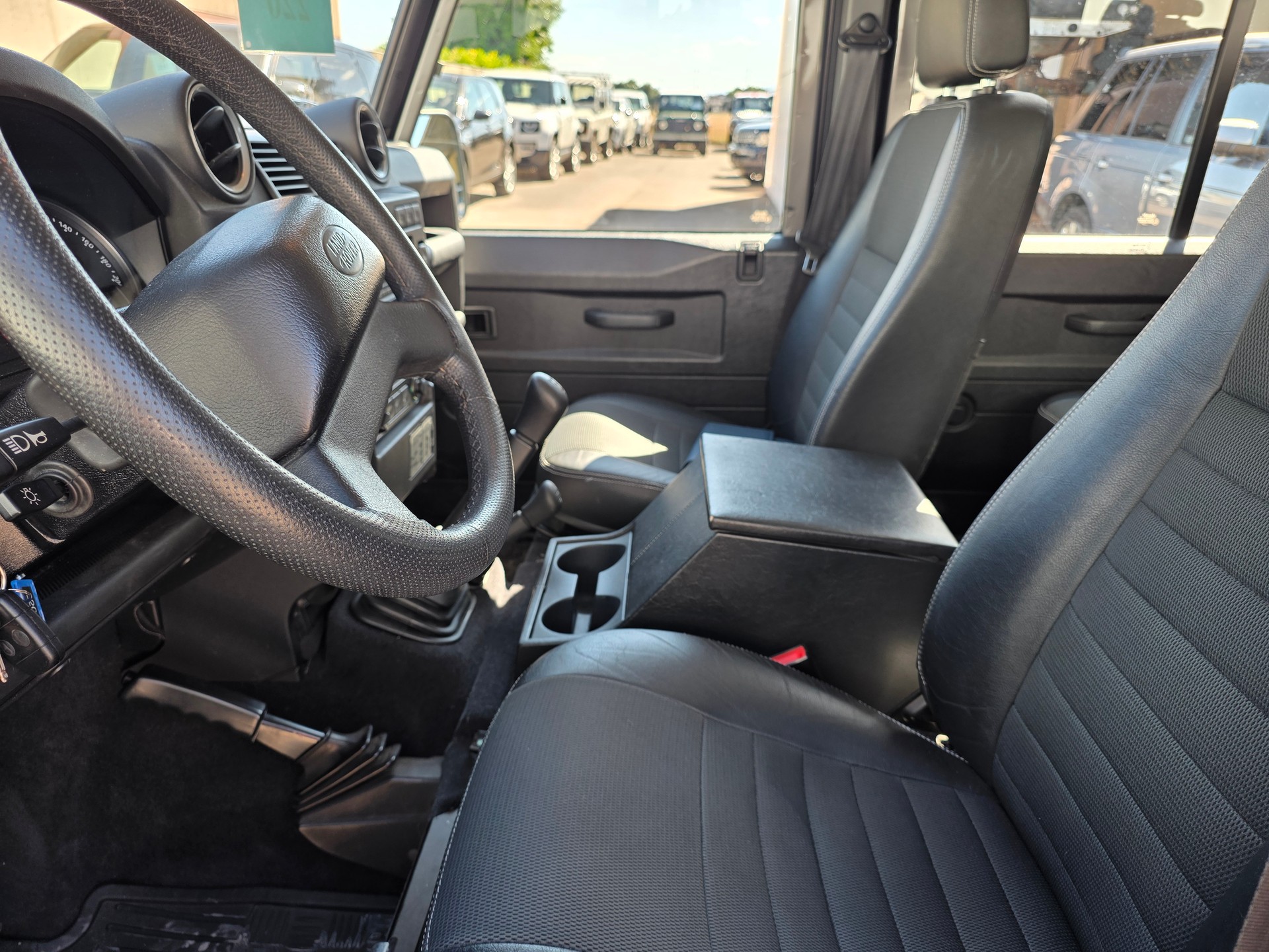 LAND ROVER Defender 110 SW 2.4Tdc-image-6