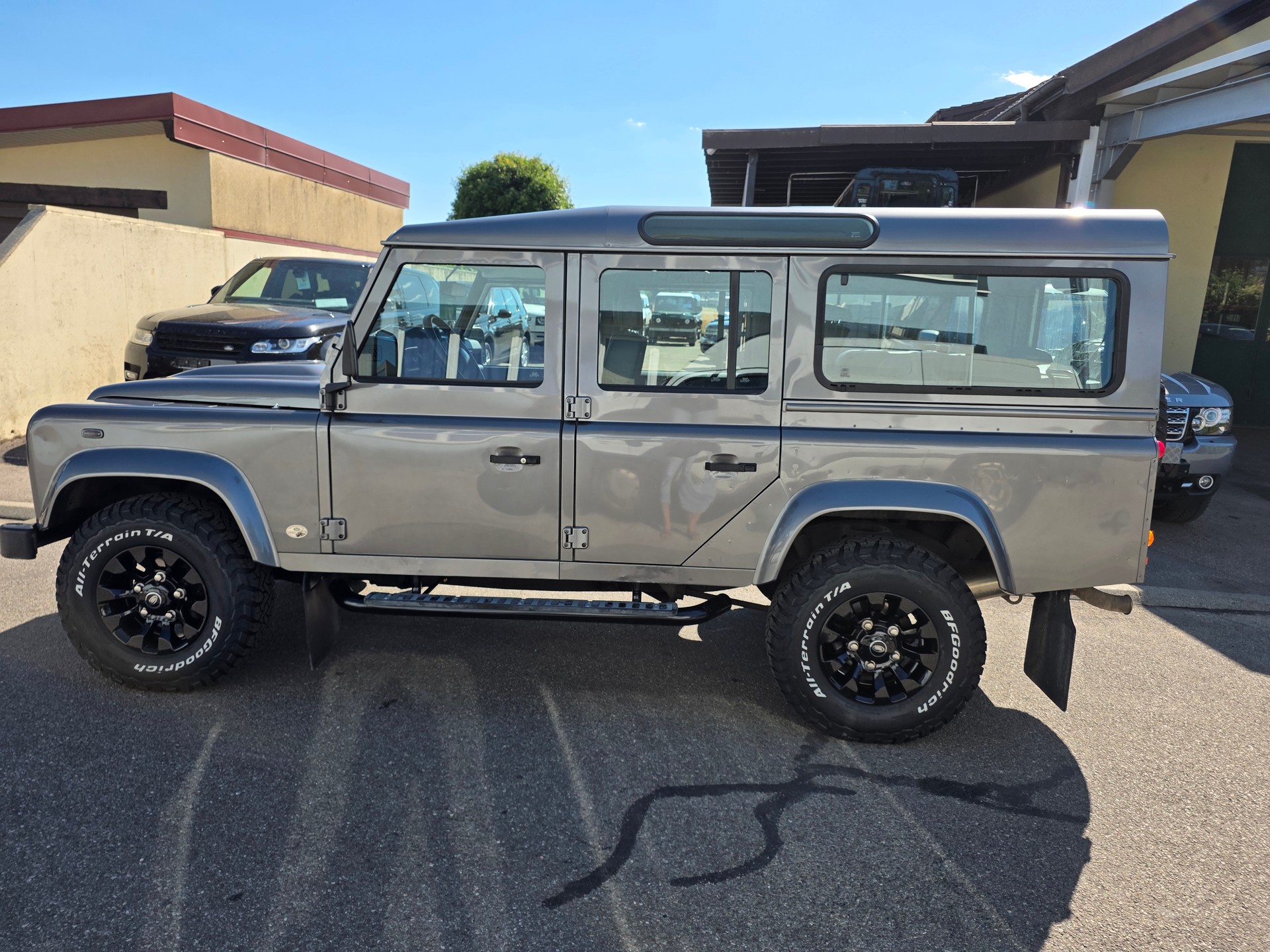 LAND ROVER Defender 110 SW 2.4Tdc-image-3