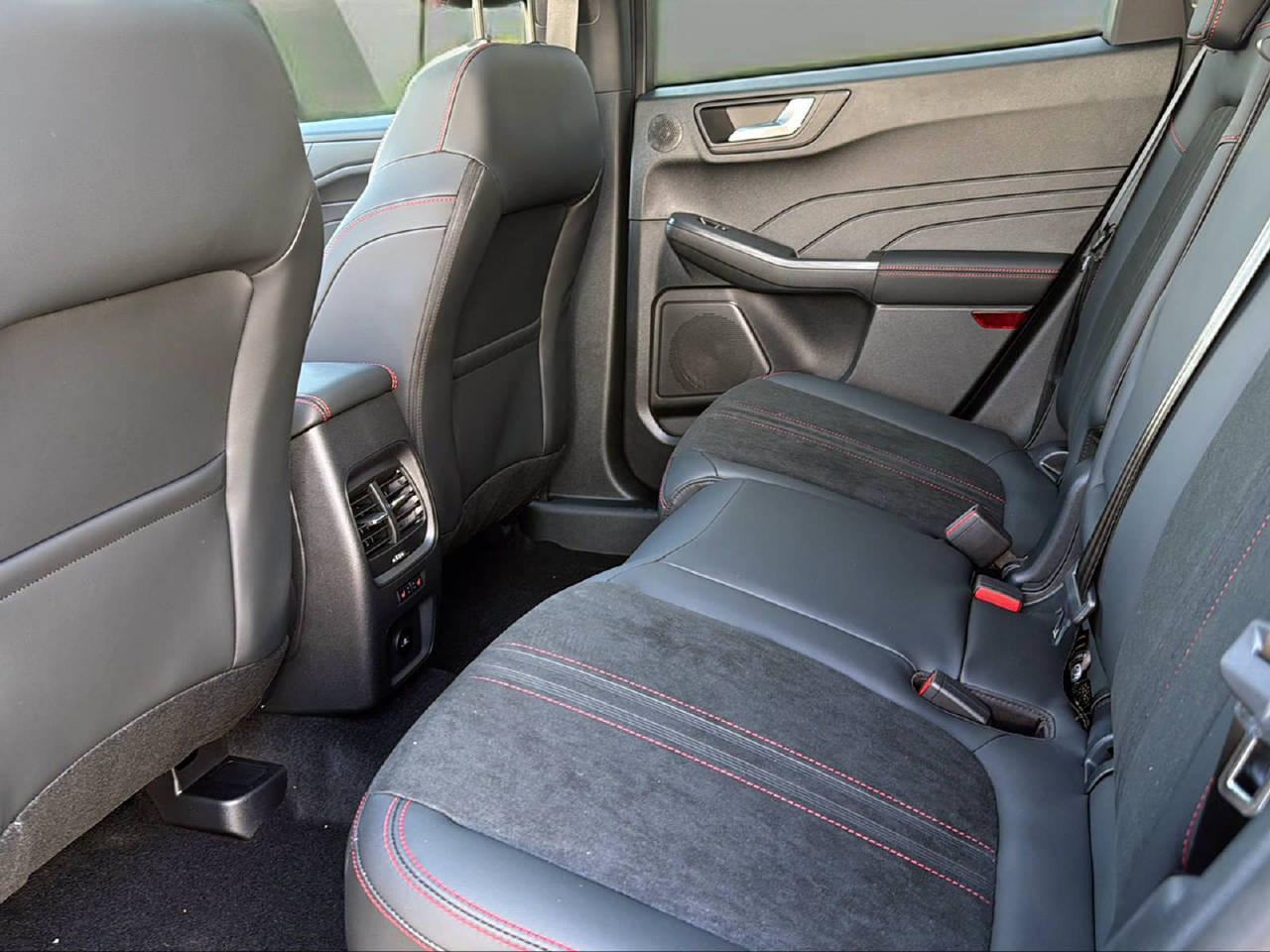 FORD Kuga 2.5 Hybrid ST-Line X 4x4-image-7