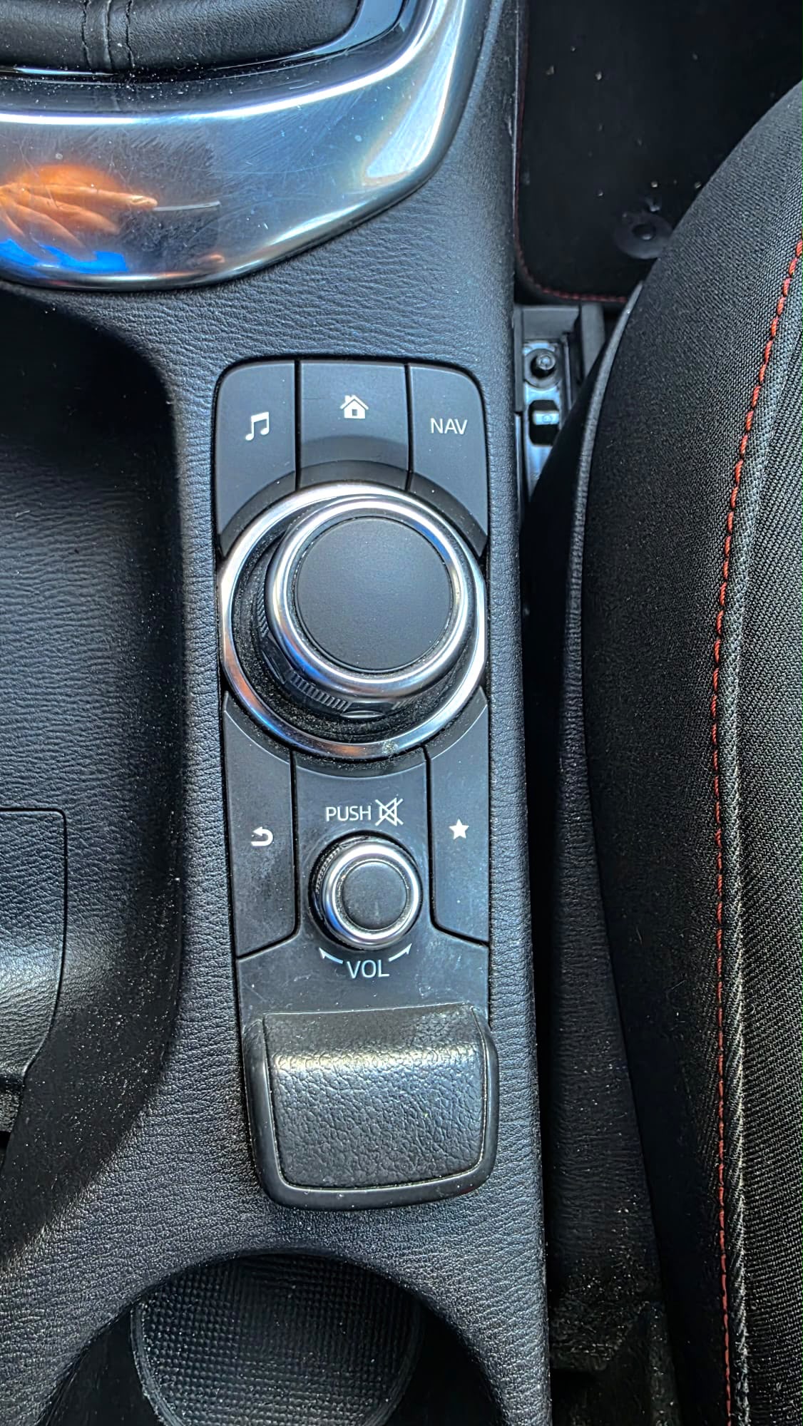MAZDA 2 1.5i 16V Skyactiv-G Revolution-image-11