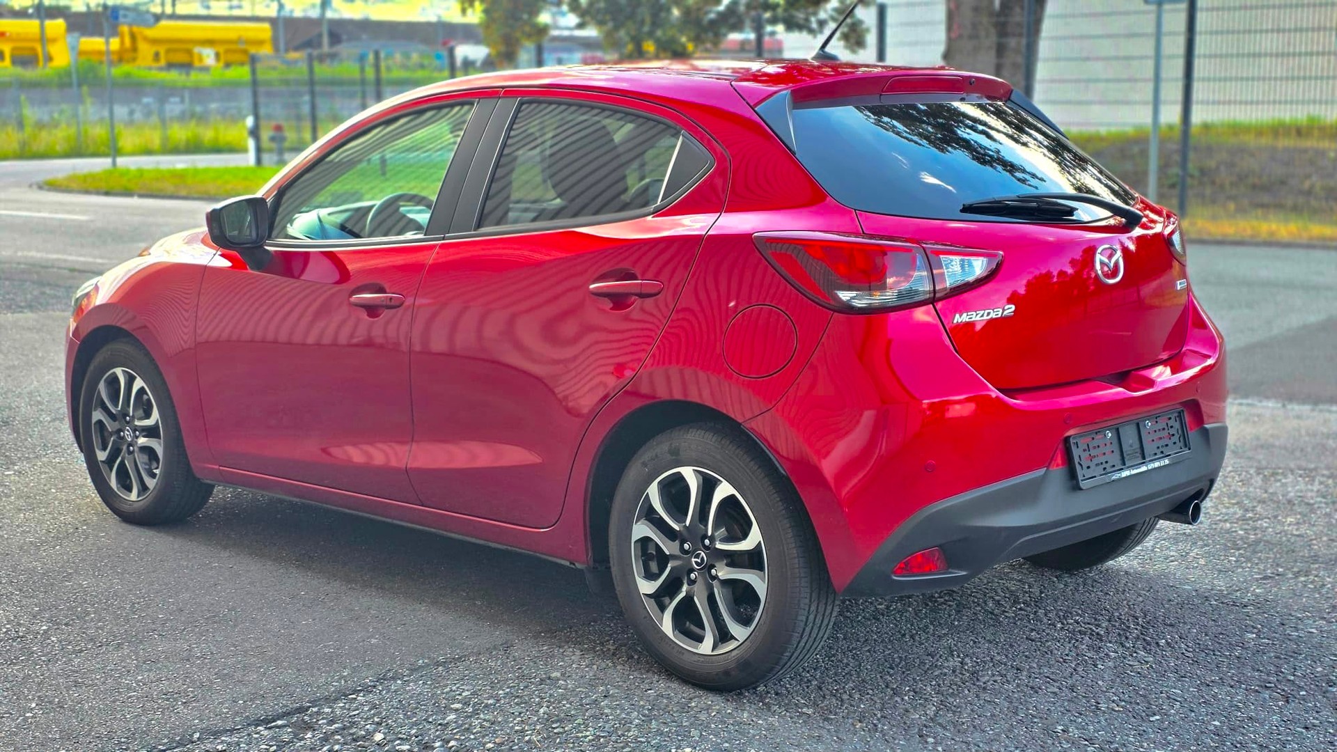MAZDA 2 1.5i 16V Skyactiv-G Revolution-image-3