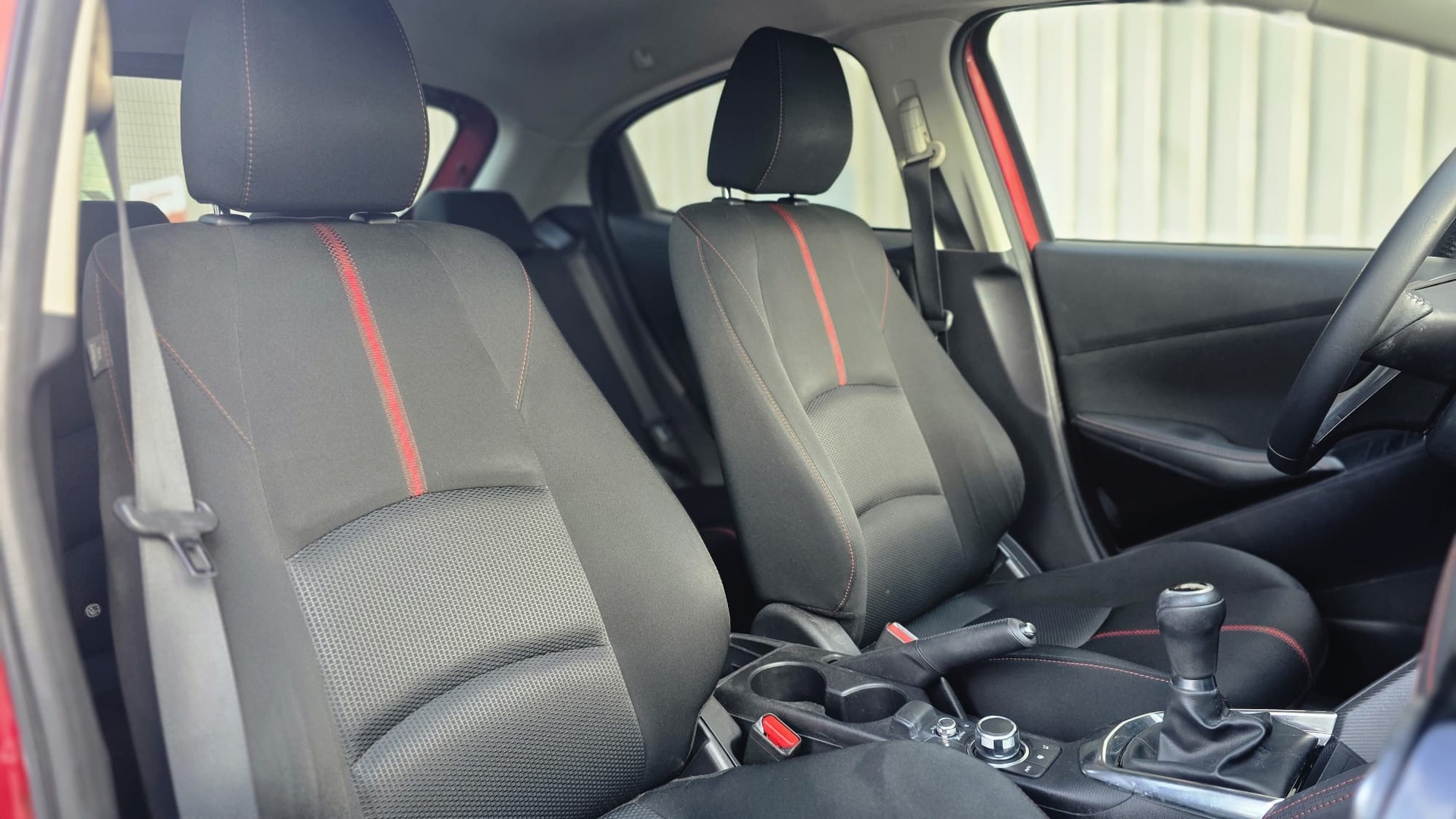 MAZDA 2 1.5i 16V Skyactiv-G Revolution-image-8