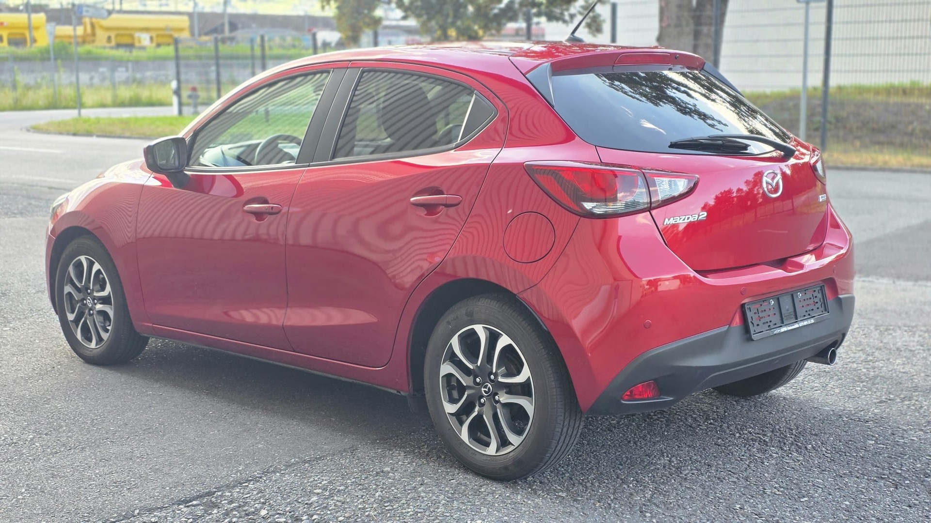 MAZDA 2 1.5i 16V Skyactiv-G Revolution-image-3