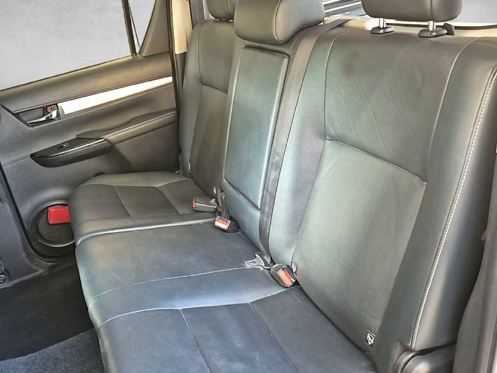 TOYOTA Hi-Lux Double Cab.-Pick-up 2.4 D-4D 150 Sol Premium-image-4