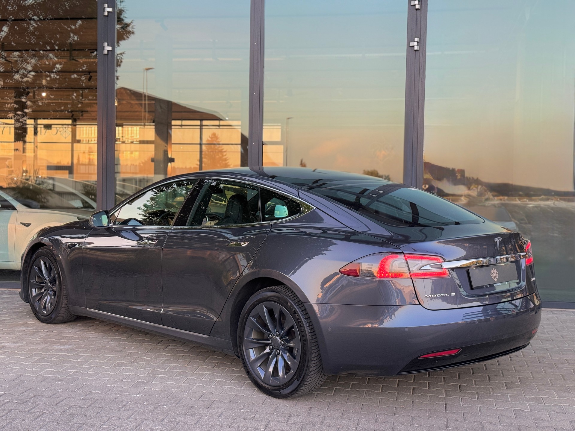 TESLA Model S 100 D *FREE Supercharger* / Enhanced Autopilot-image-3