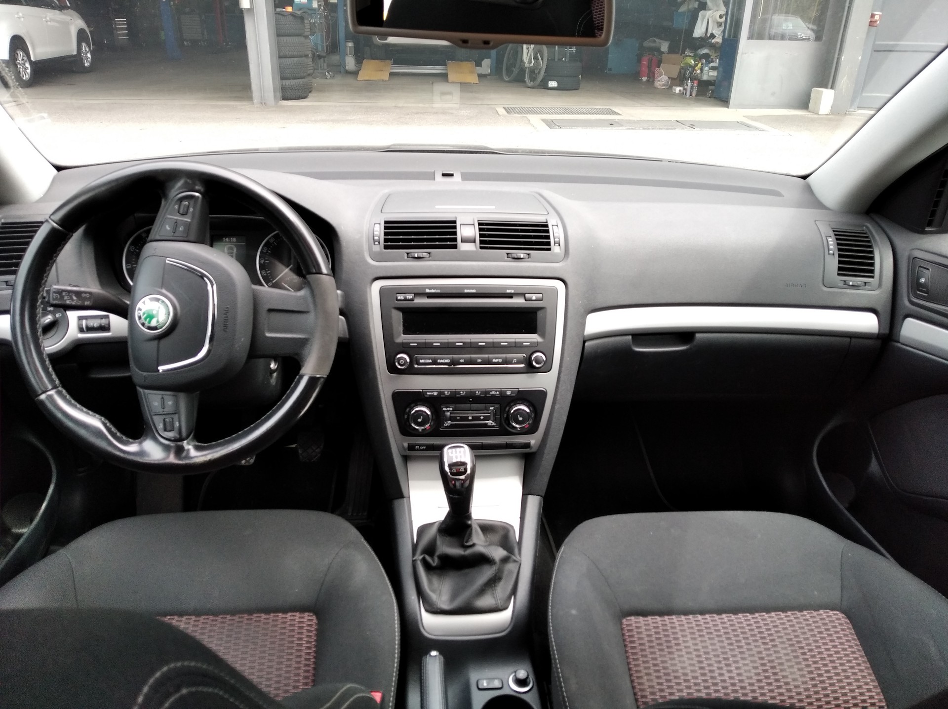 SKODA Octavia Combi 1.8 TSI Swiss Adventure 4x4-image-8