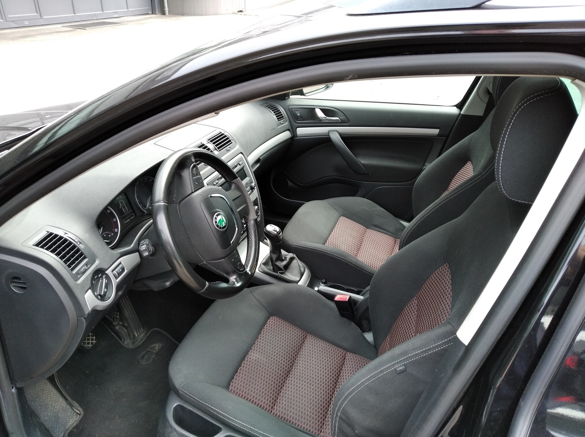 SKODA Octavia Combi 1.8 TSI Swiss Adventure 4x4-image-7
