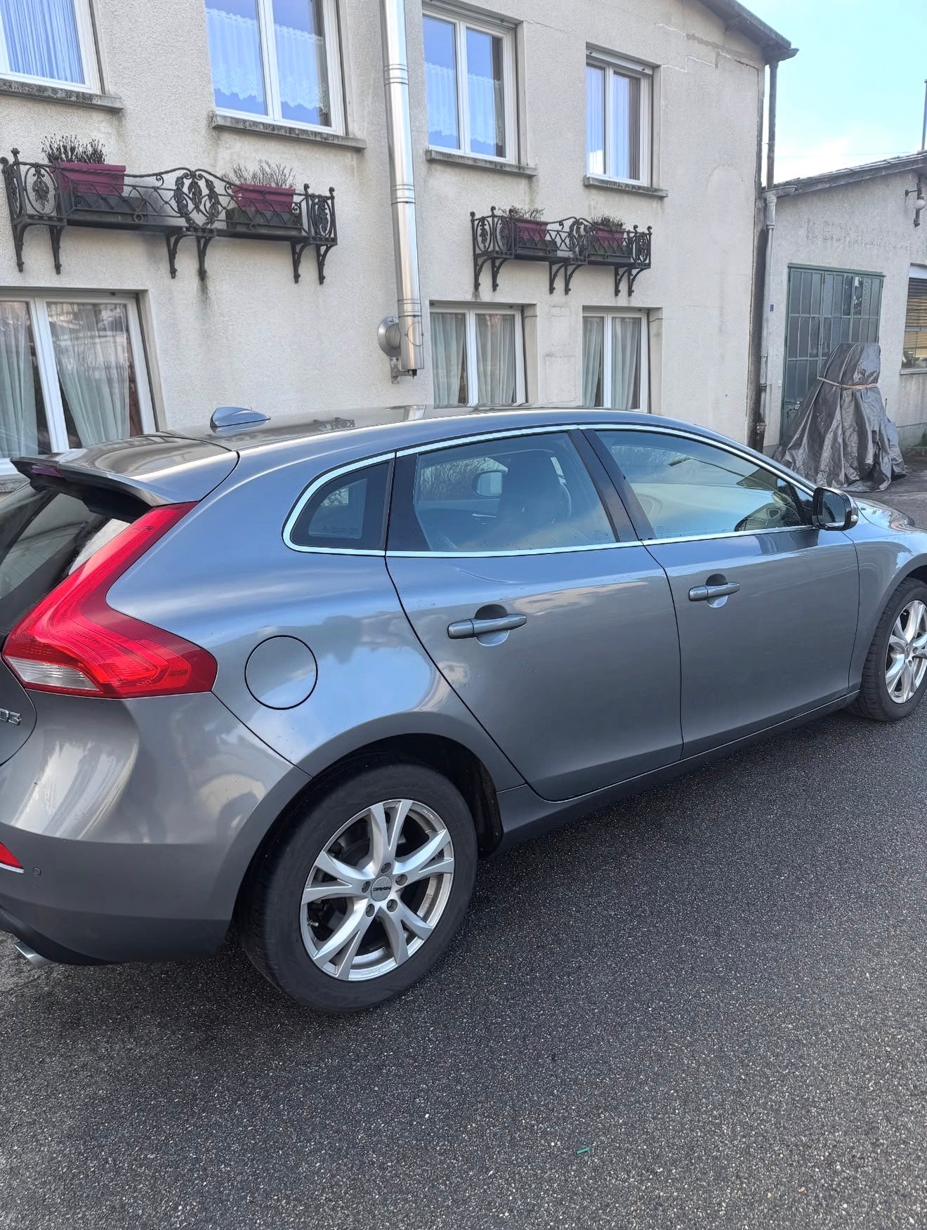 VOLVO V40 D3 Summum Geartronic-image-2