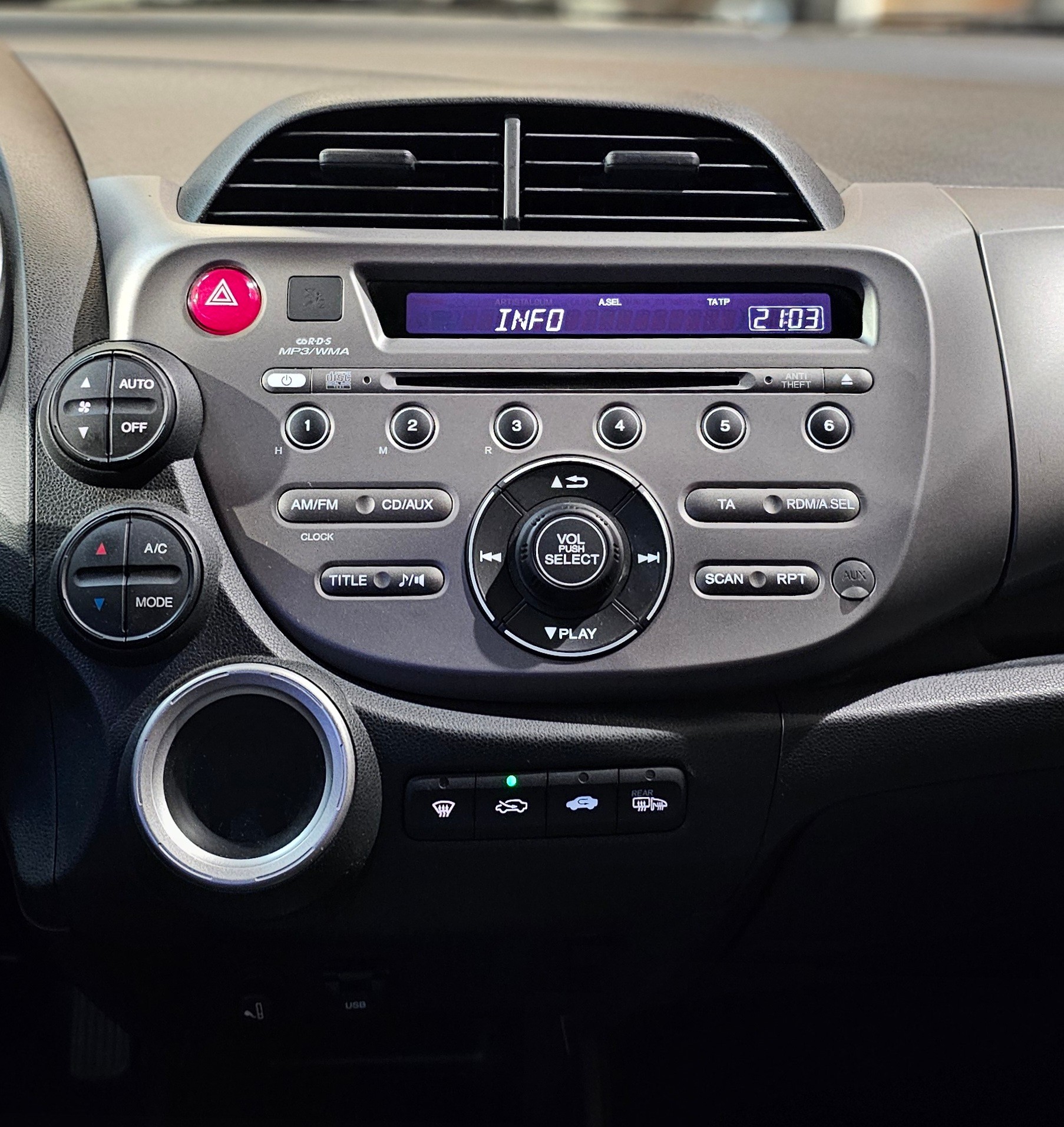 HONDA Jazz 1.4i Comfort-image-21