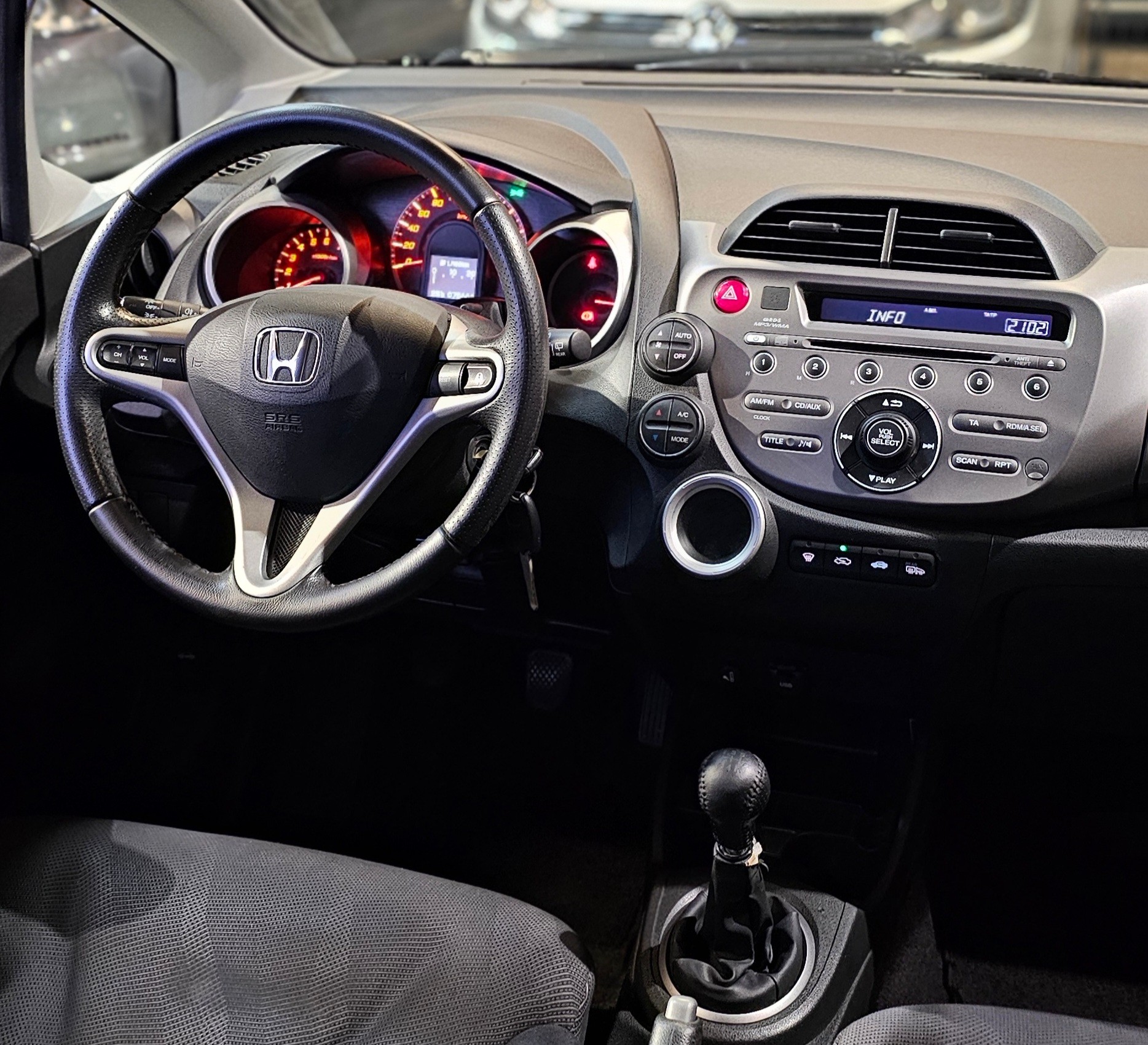 HONDA Jazz 1.4i Comfort-image-19