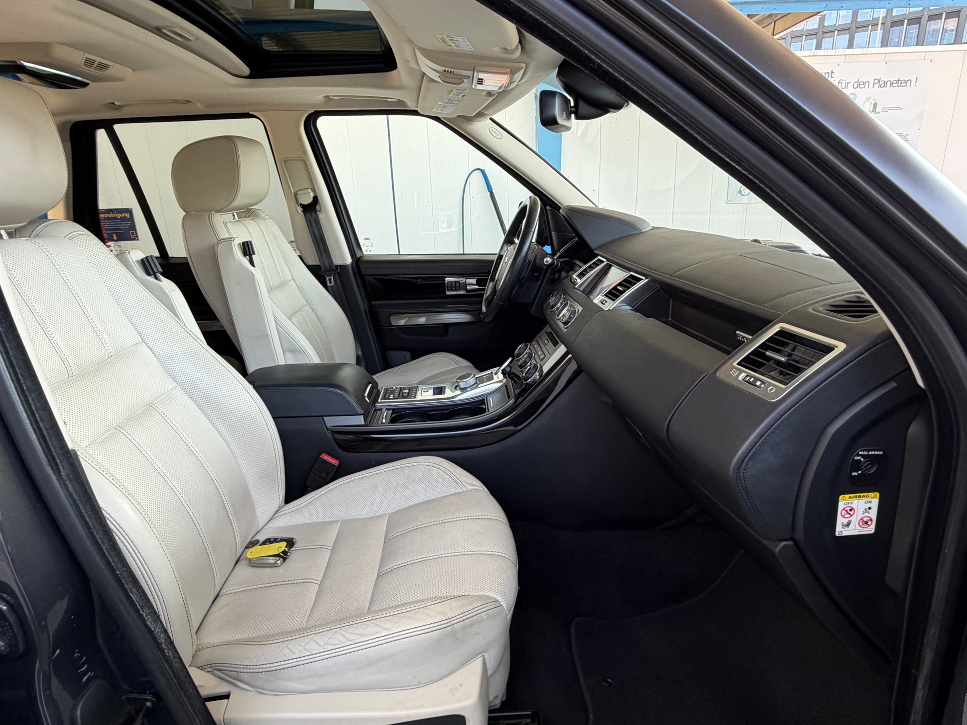 LAND ROVER Range Rover Sport 3.0 TDV6 HSE Automatic-image-2