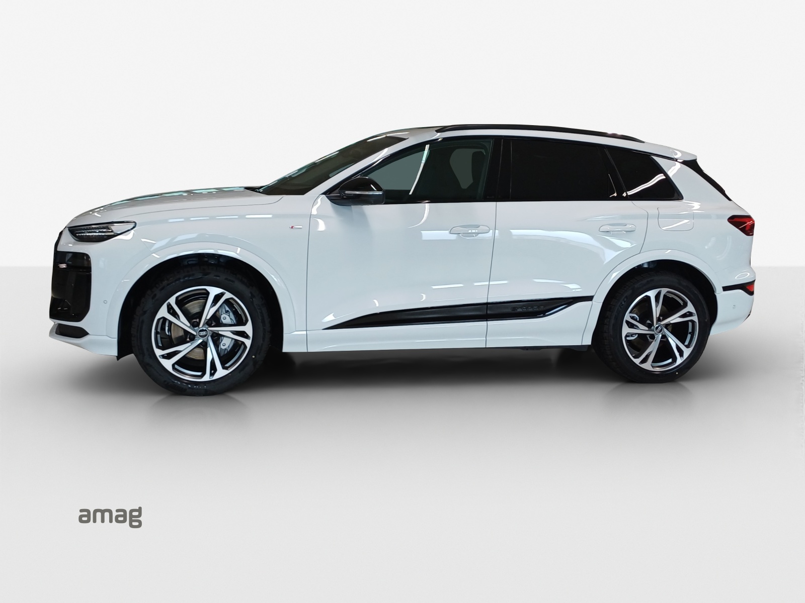 AUDI Q6 e-tron performance-image-1