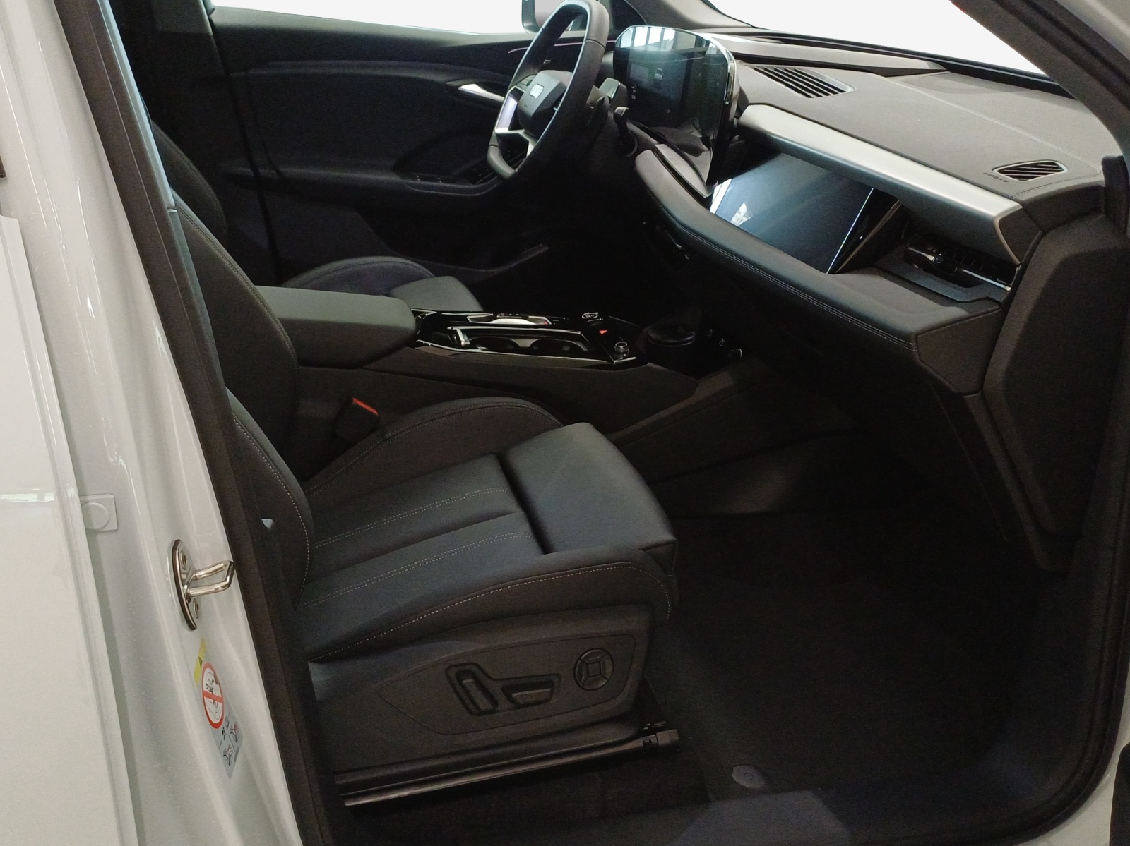 AUDI Q6 e-tron performance-image-15