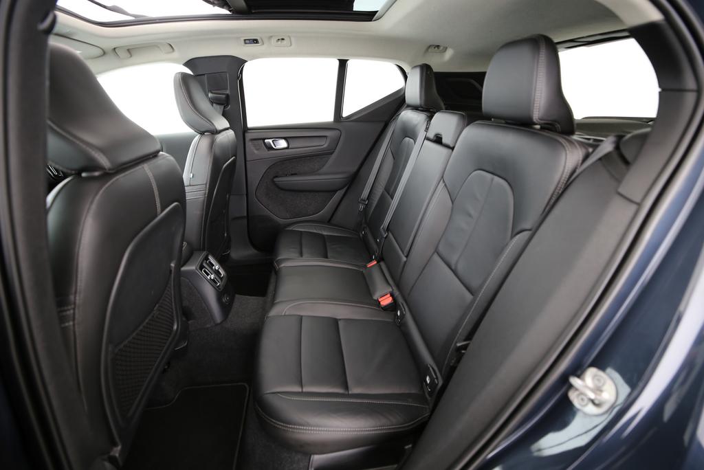 VOLVO XC40 1.5 T4 PiH Inscription-image-9
