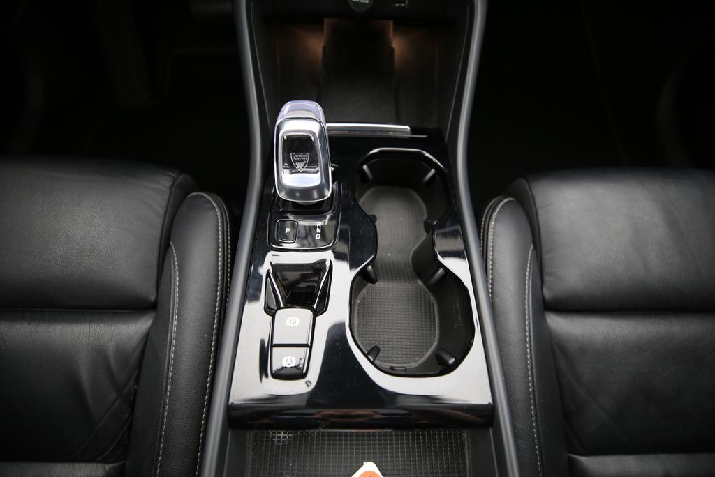 VOLVO XC40 1.5 T4 PiH Inscription-image-8