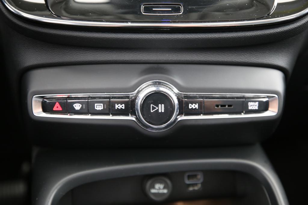 VOLVO XC40 1.5 T4 PiH Inscription-image-7