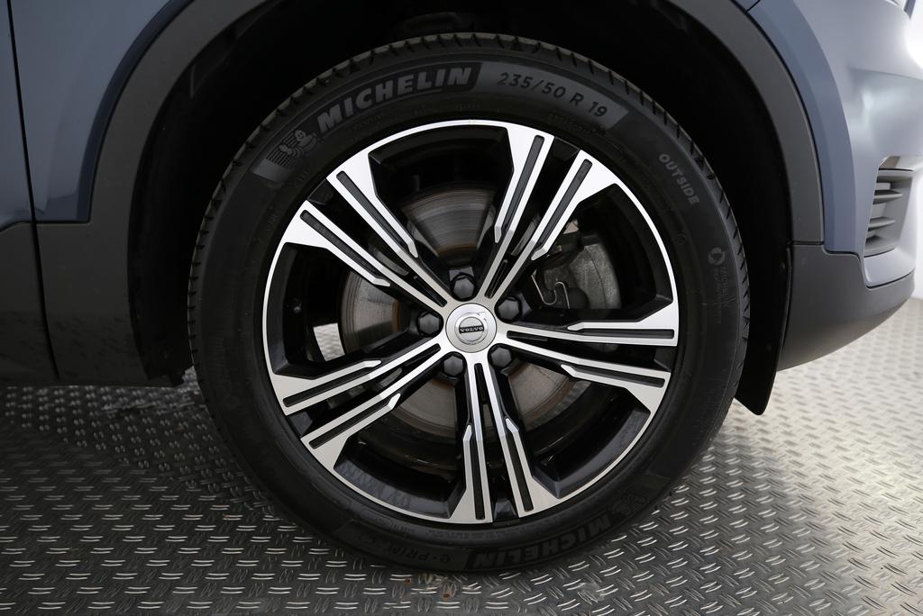 VOLVO XC40 1.5 T4 PiH Inscription-image-12