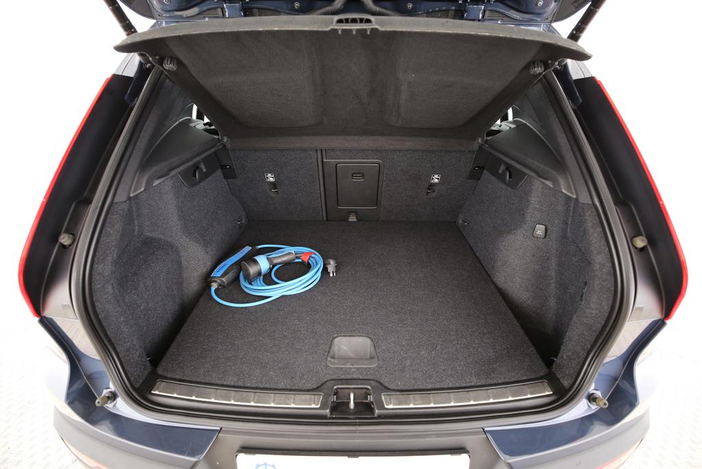 VOLVO XC40 1.5 T4 PiH Inscription-image-13