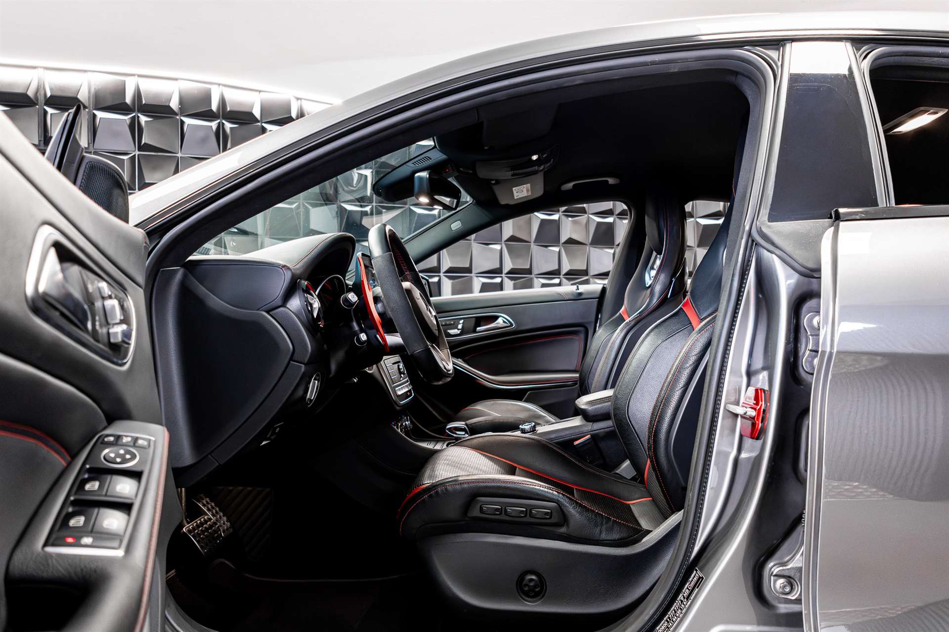 MERCEDES-BENZ CLA 45 AMG 4Matic Speedshift-image-10