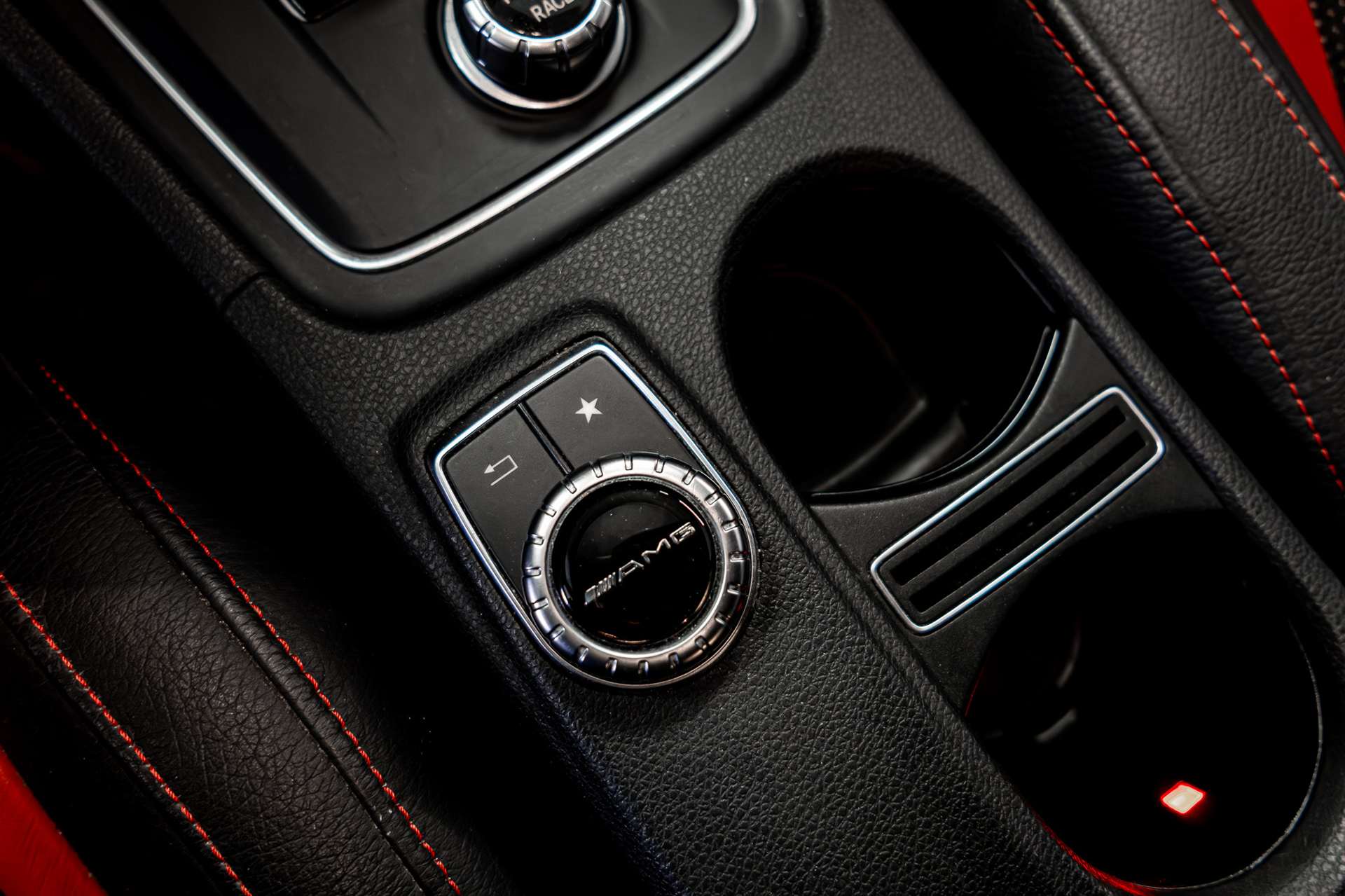MERCEDES-BENZ CLA 45 AMG 4Matic Speedshift-image-21
