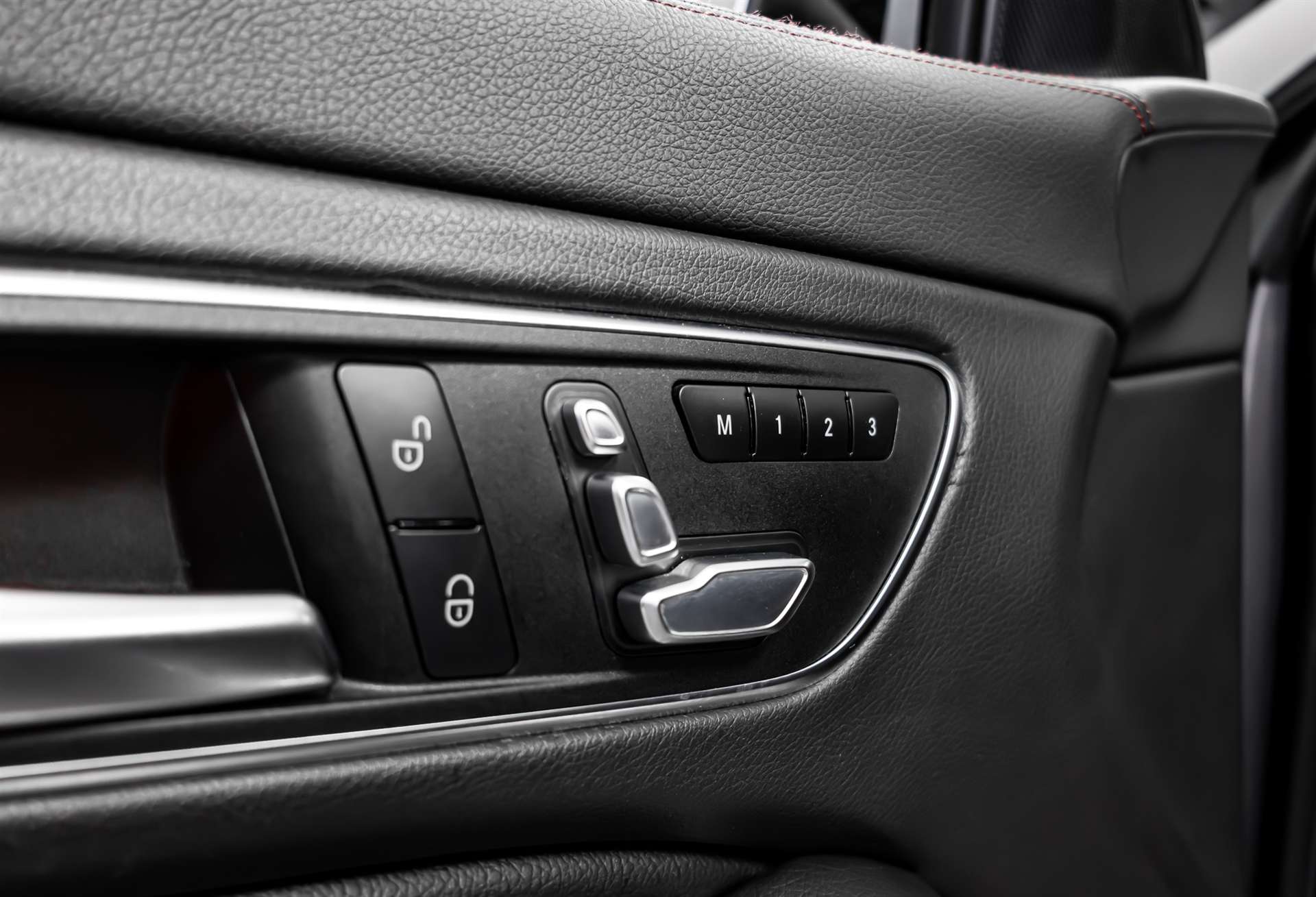 MERCEDES-BENZ CLA 45 AMG 4Matic Speedshift-image-22