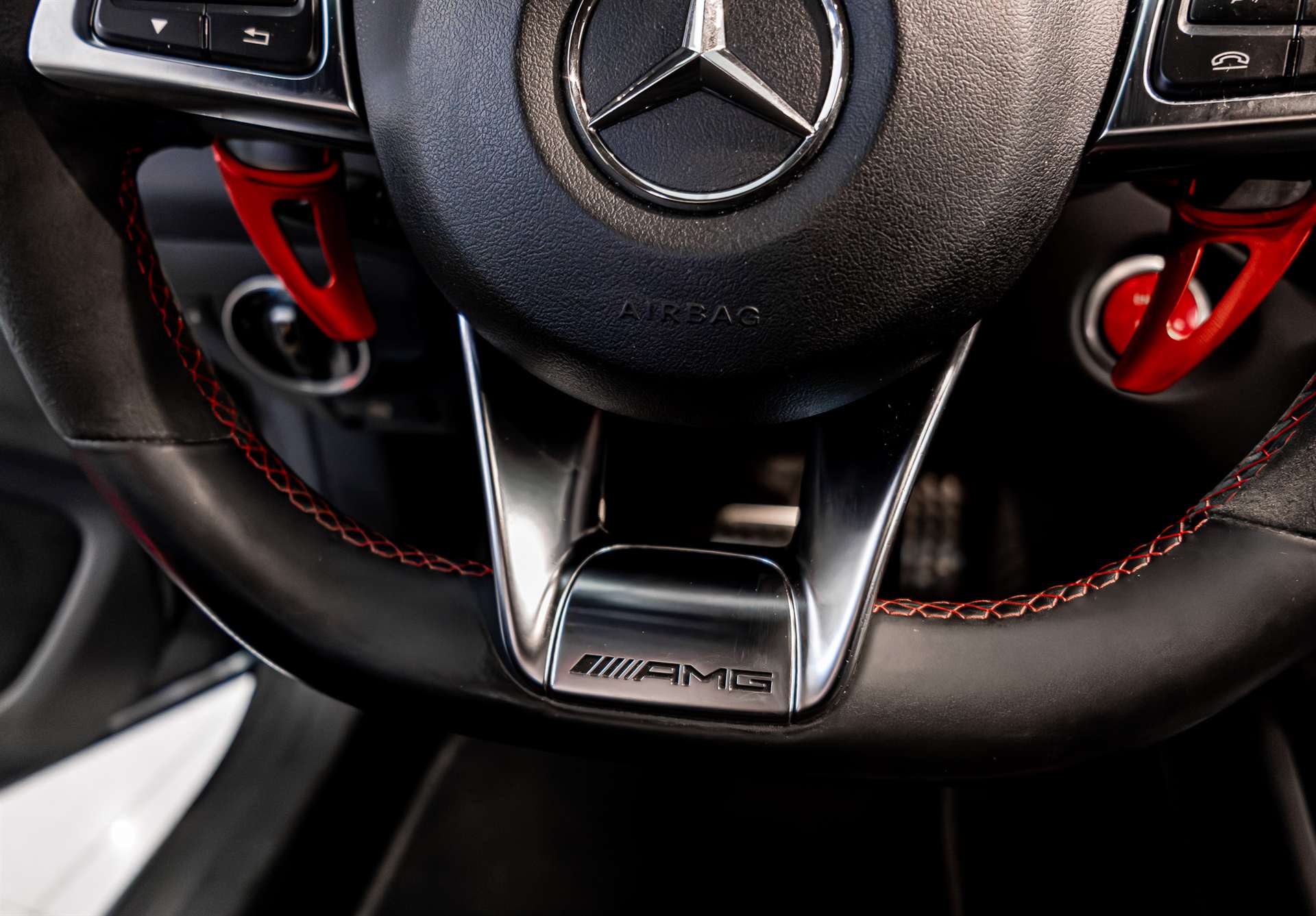 MERCEDES-BENZ CLA 45 AMG 4Matic Speedshift-image-9