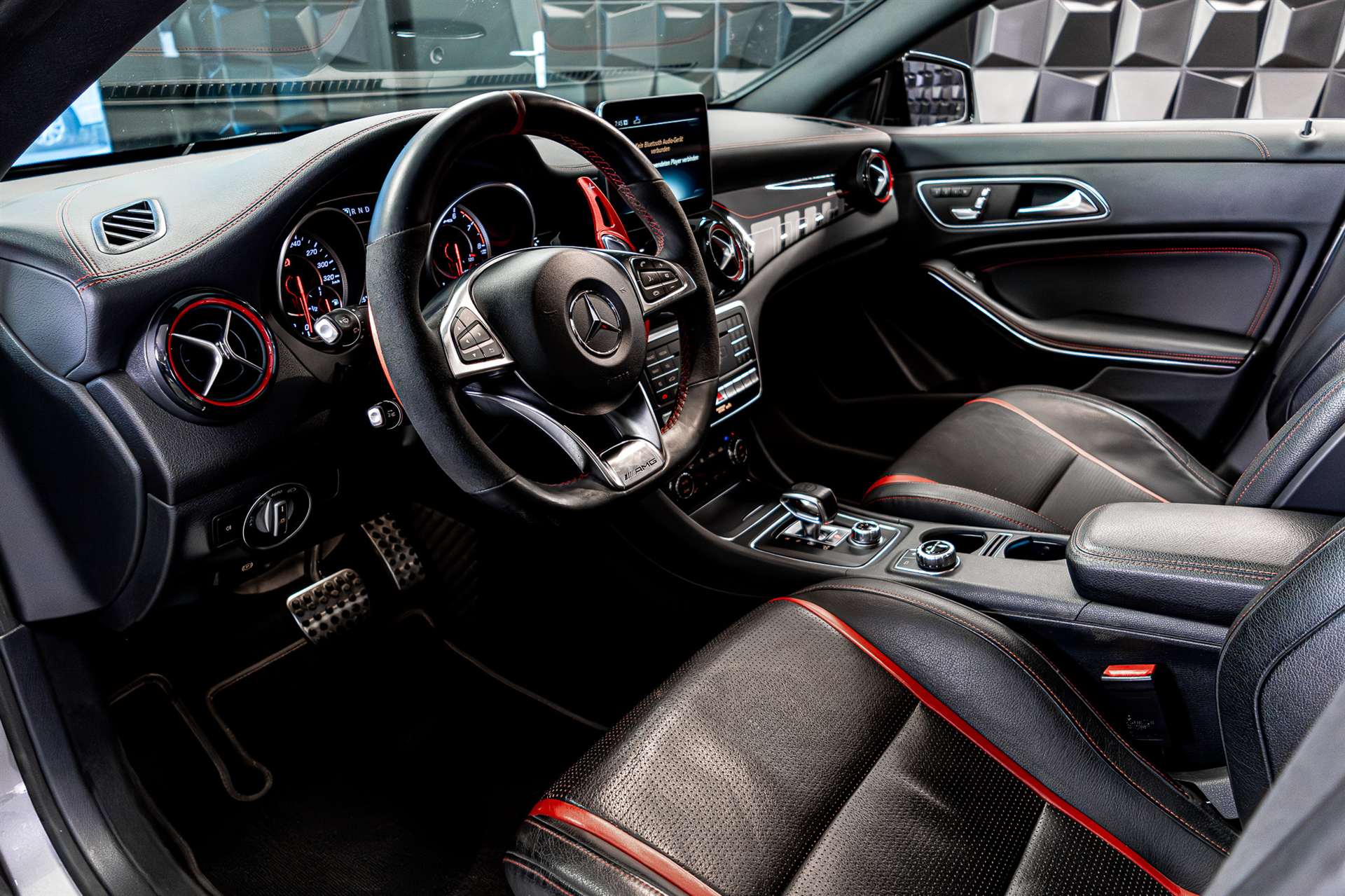 MERCEDES-BENZ CLA 45 AMG 4Matic Speedshift-image-12