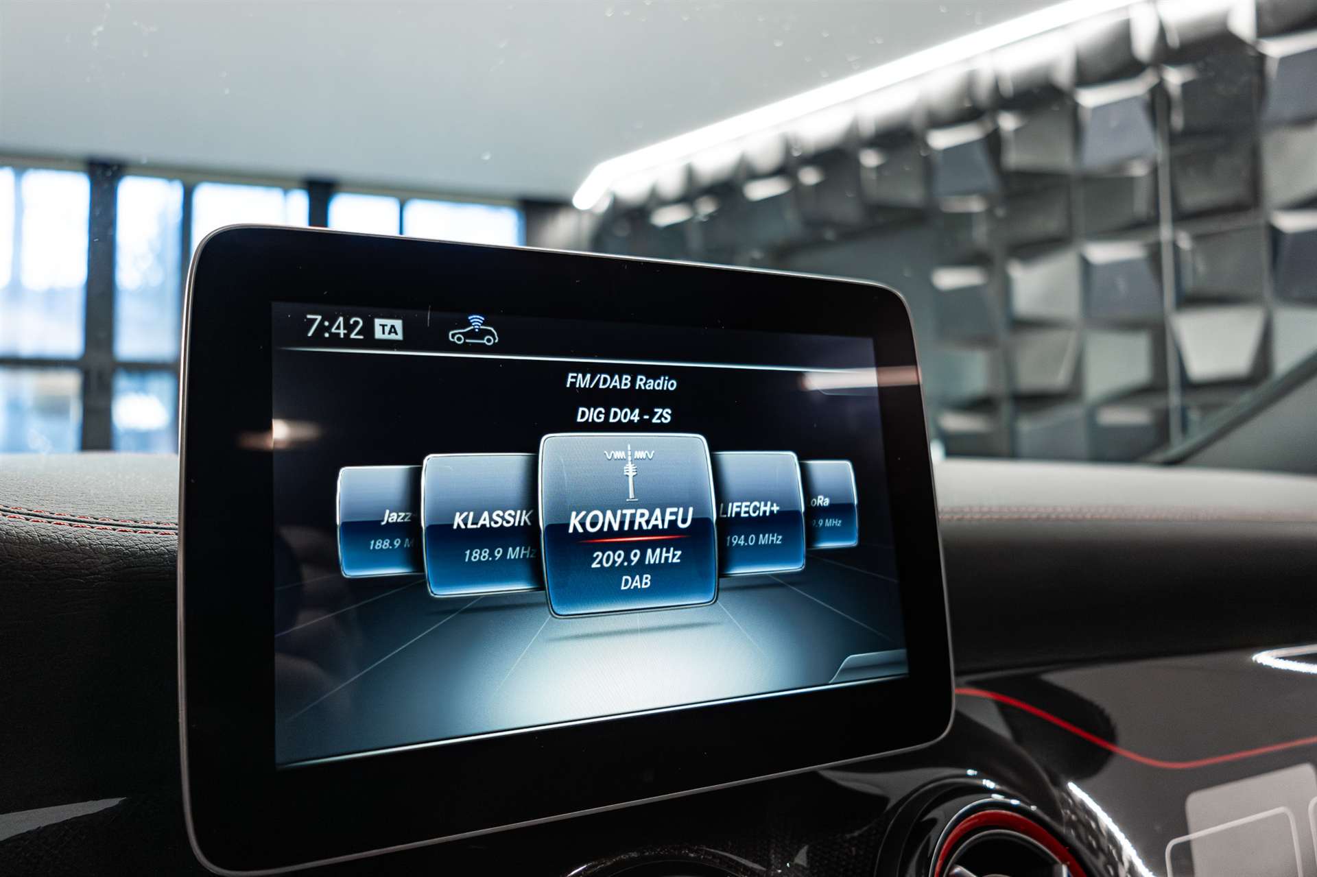 MERCEDES-BENZ CLA 45 AMG 4Matic Speedshift-image-18