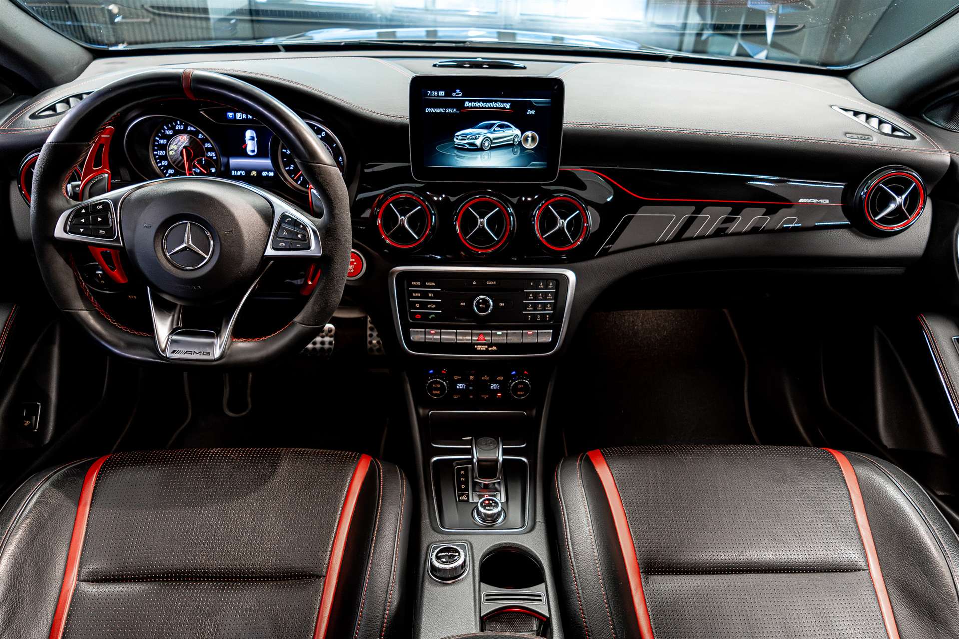 MERCEDES-BENZ CLA 45 AMG 4Matic Speedshift-image-5
