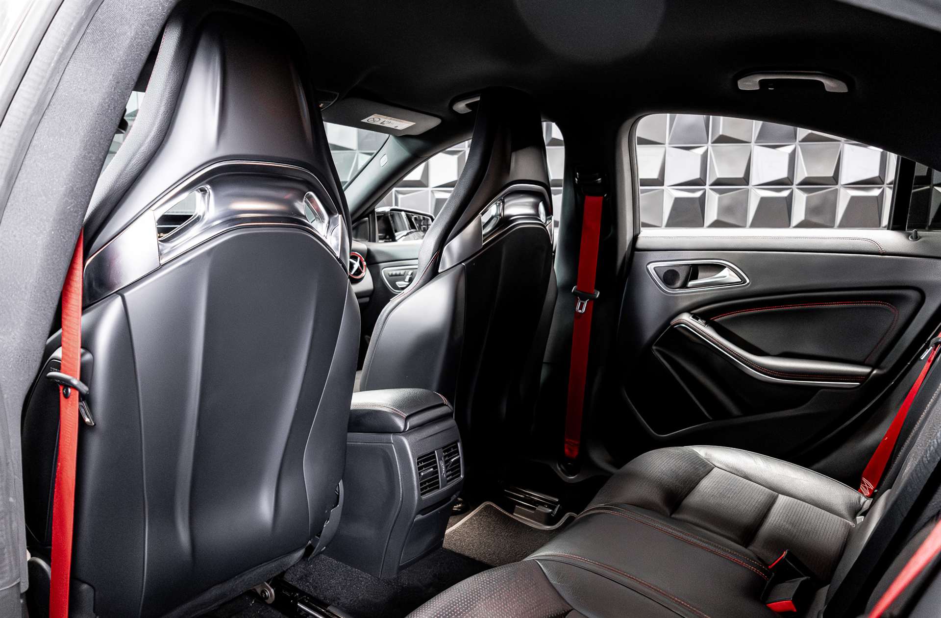 MERCEDES-BENZ CLA 45 AMG 4Matic Speedshift-image-24