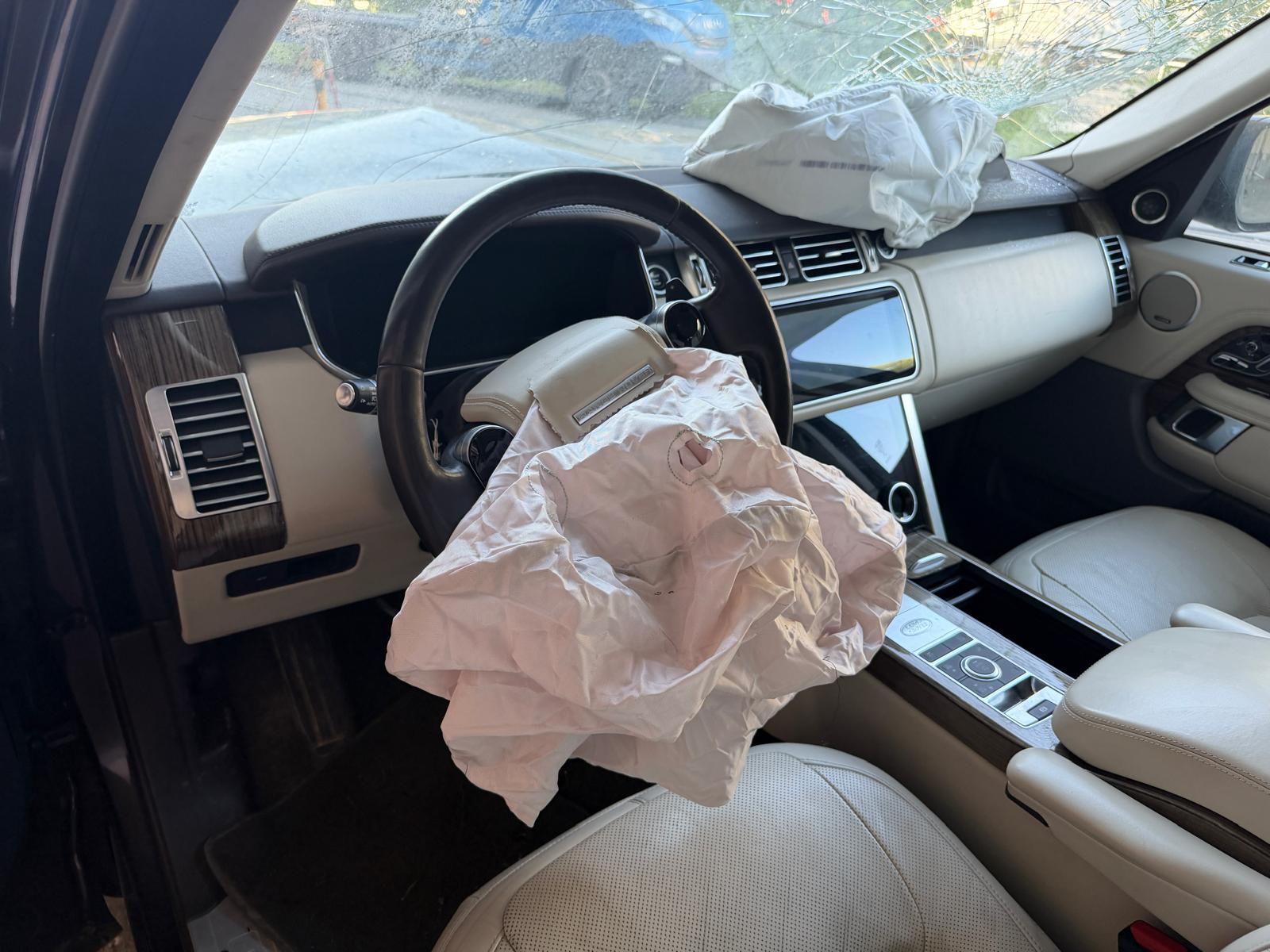 LAND ROVER Range Rover 3.0 TDV6 Vogue Automatic-image-4