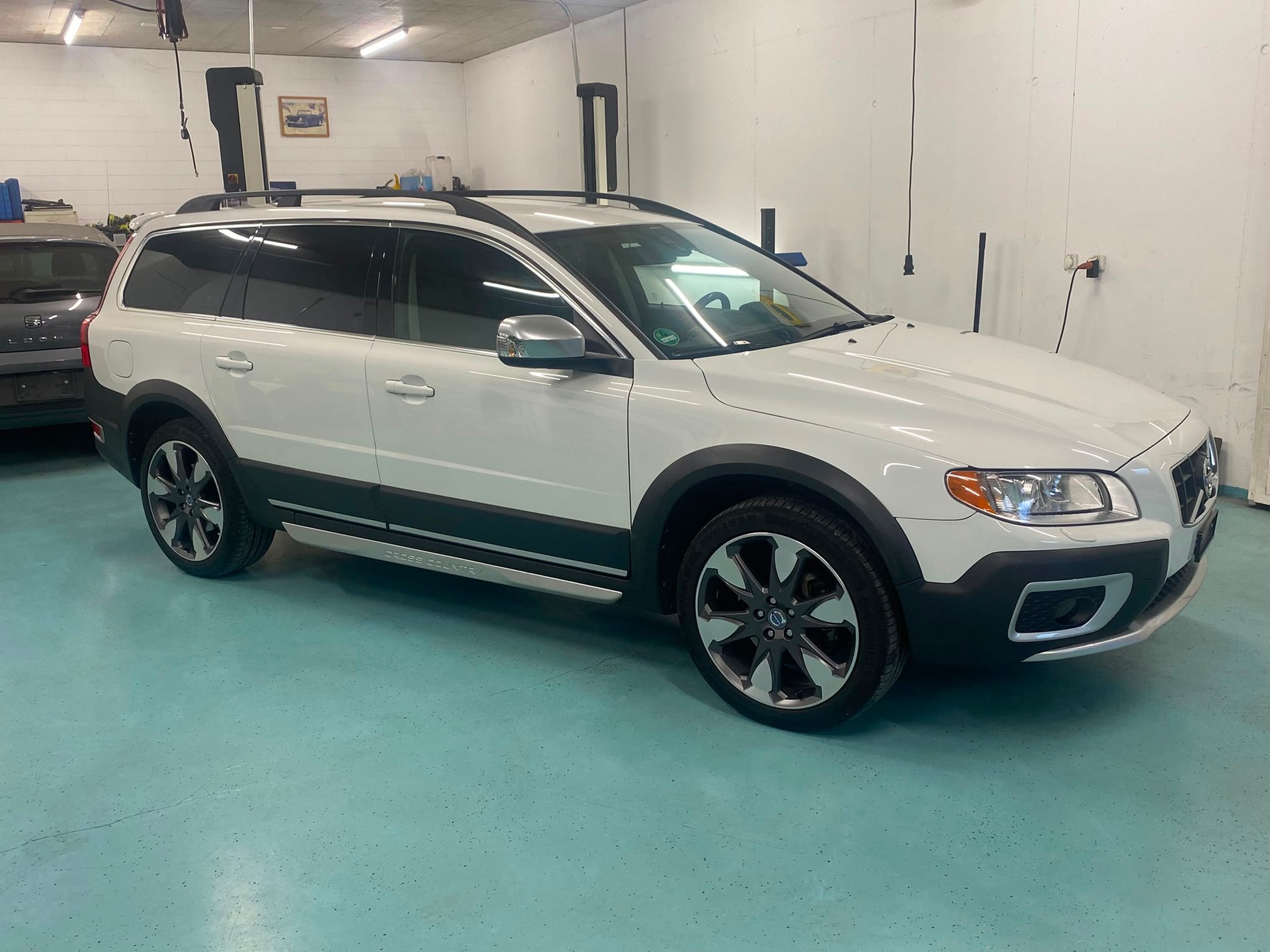 VOLVO XC70 D4 AWD Husky Edition Geartronic-image-2