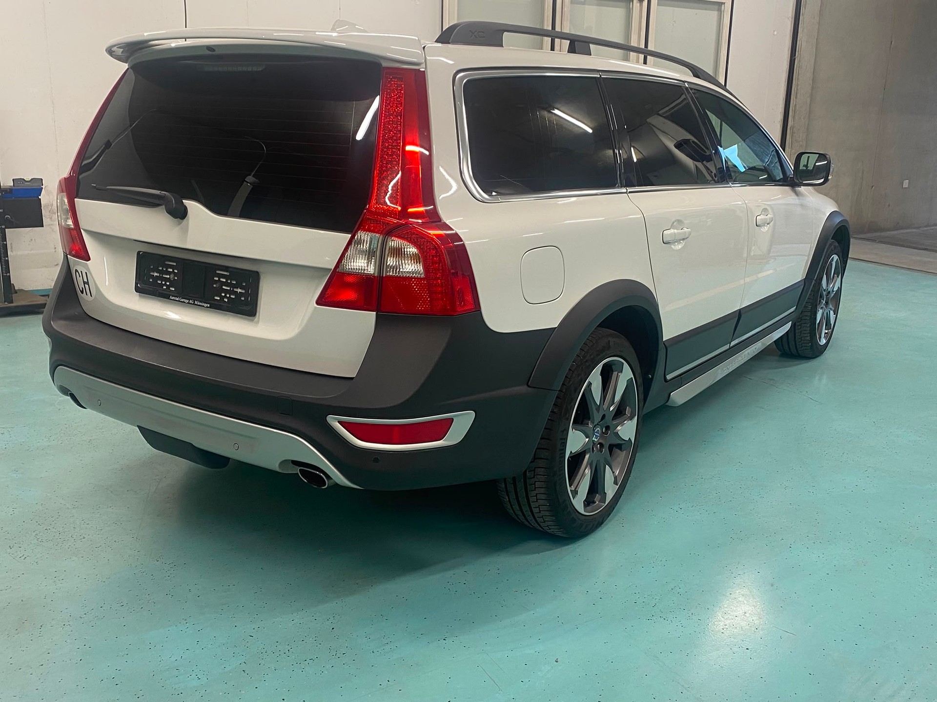 VOLVO XC70 D4 AWD Husky Edition Geartronic-image-3