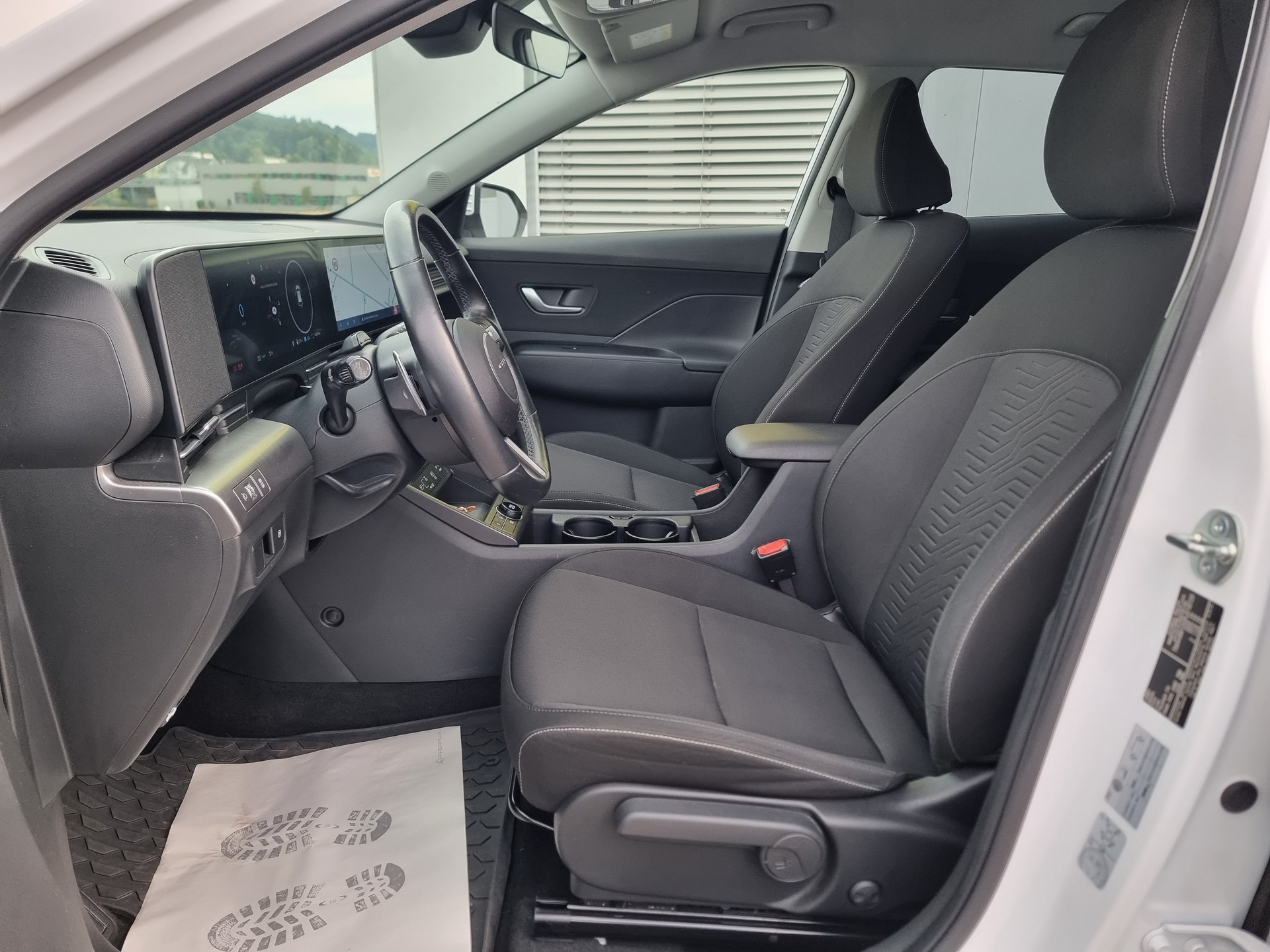 HYUNDAI Kona EV 65.4 kWh Amplia-image-8
