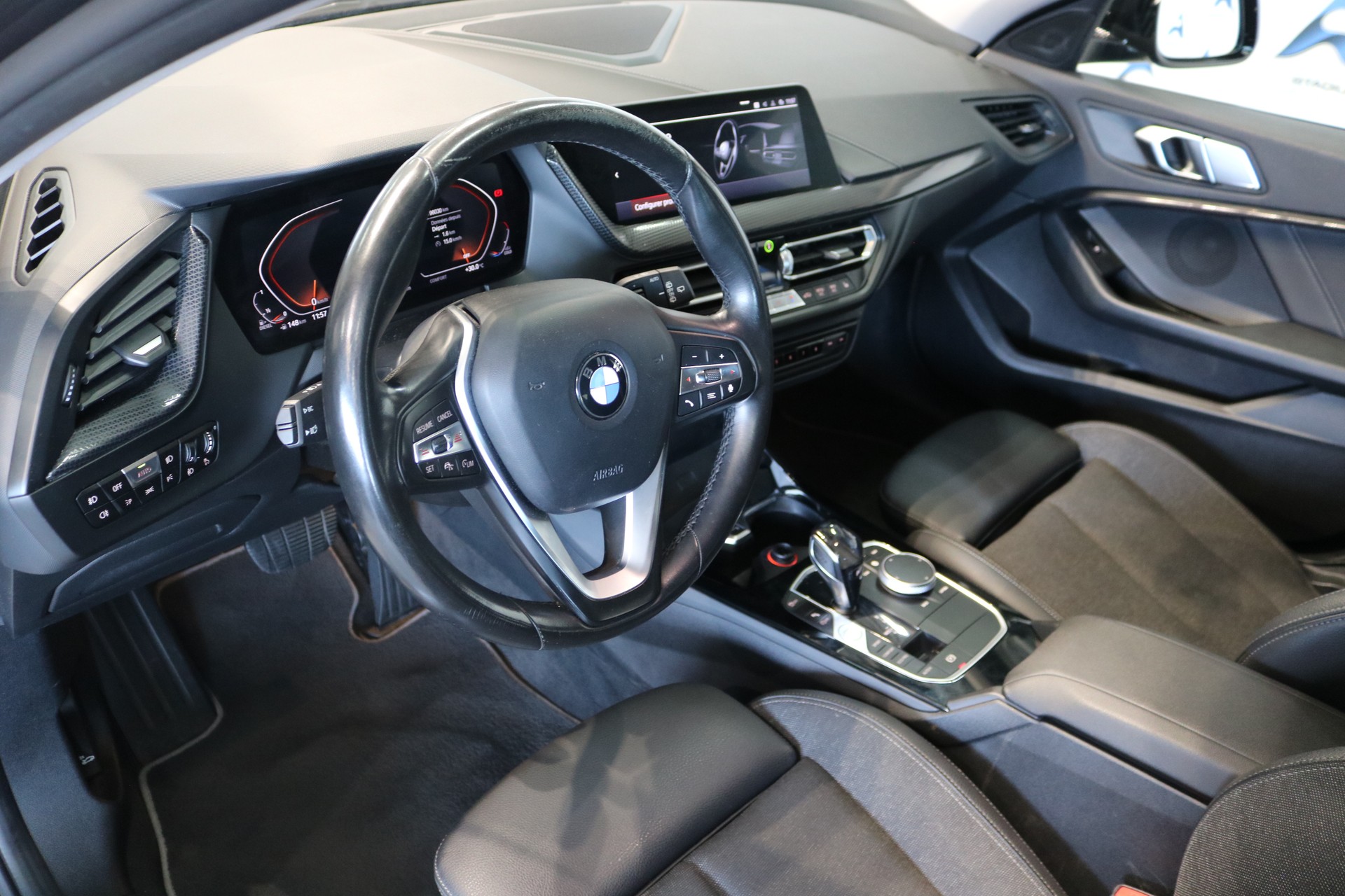 BMW 120d xDrive Steptronic Sport Line-image-2