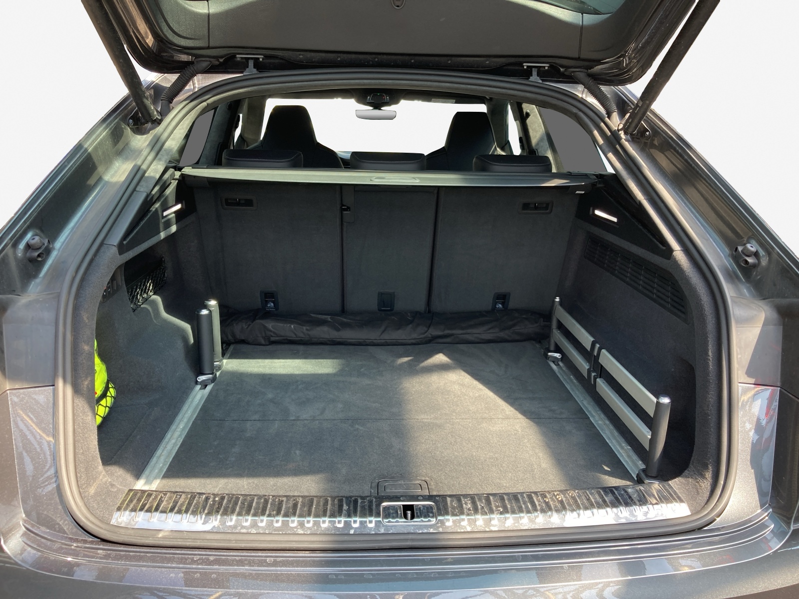 AUDI SQ8 TFSI quattro tiptronic-image-12