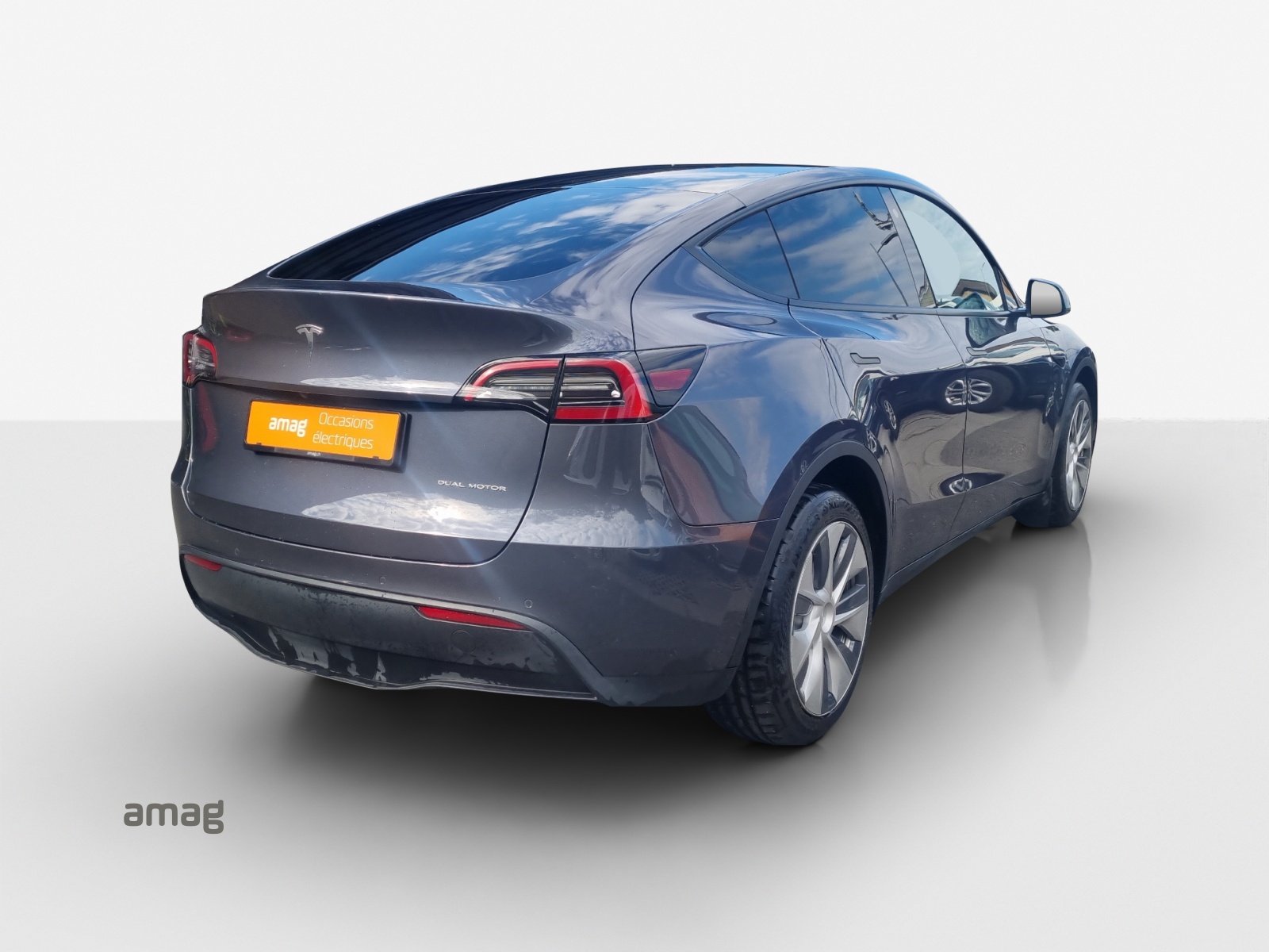 TESLA Model Y Long Range-image-4