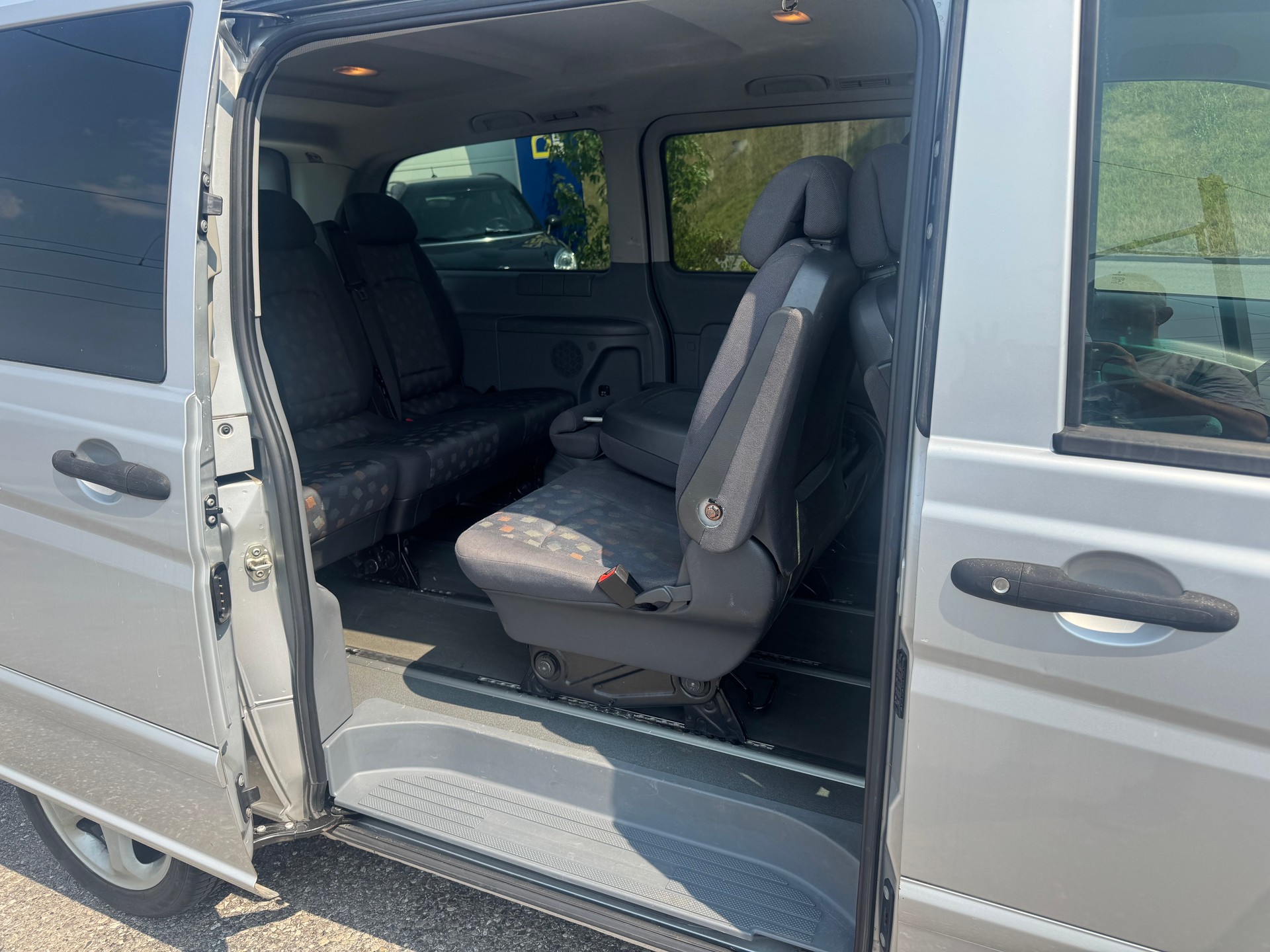 MERCEDES-BENZ Vito 120 CDI L Automat-image-10