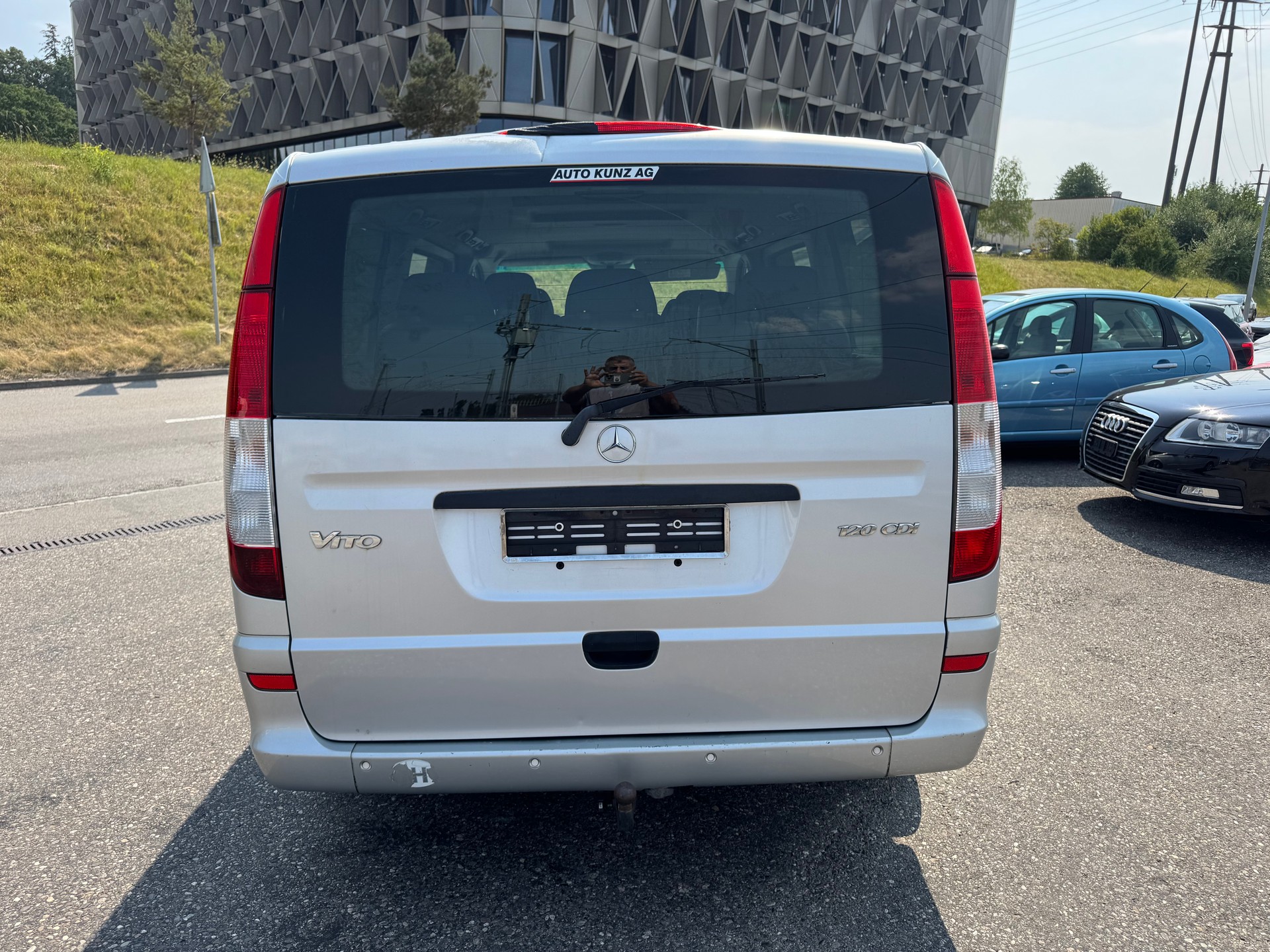 MERCEDES-BENZ Vito 120 CDI L Automat-image-4