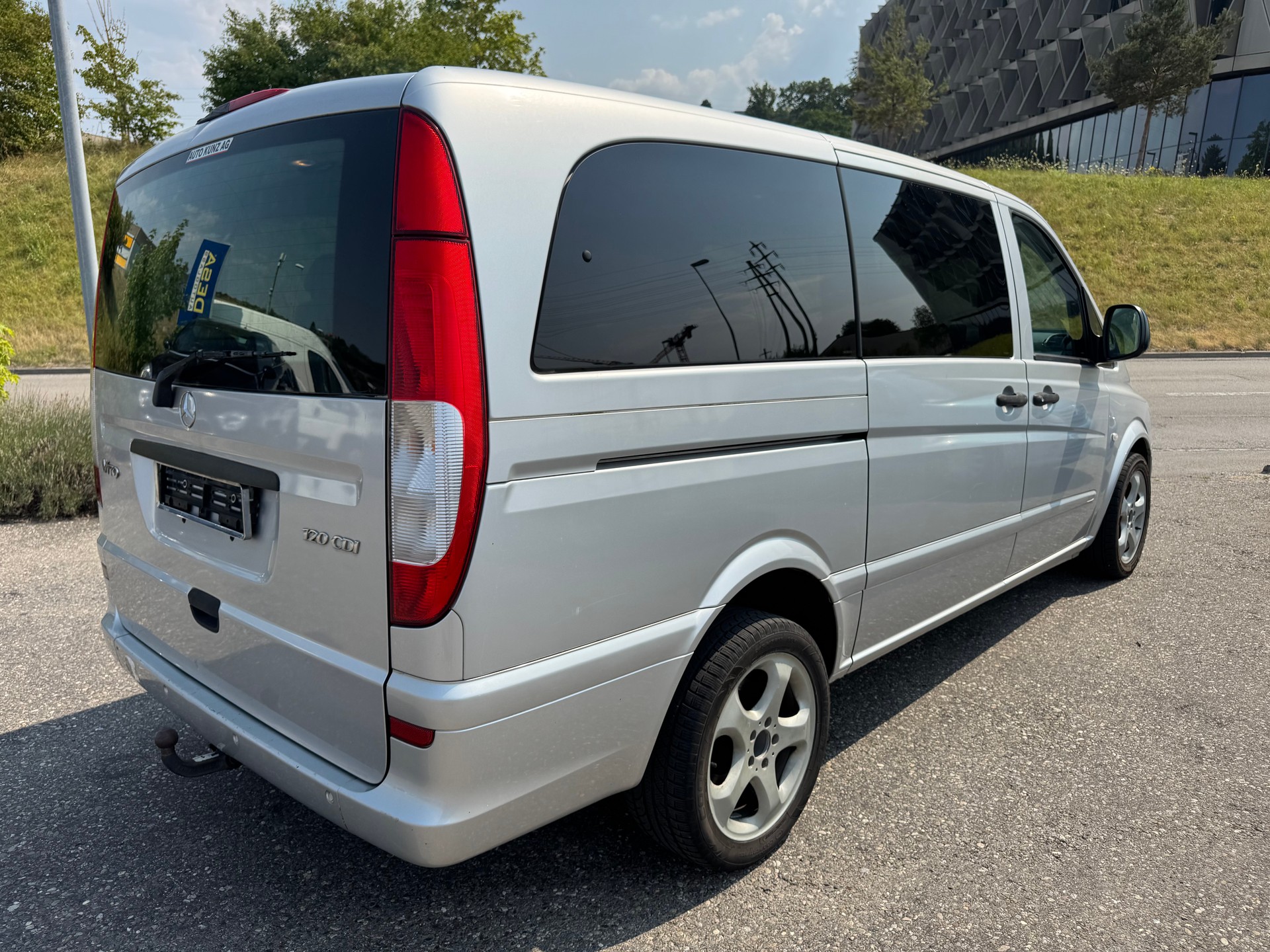 MERCEDES-BENZ Vito 120 CDI L Automat-image-3