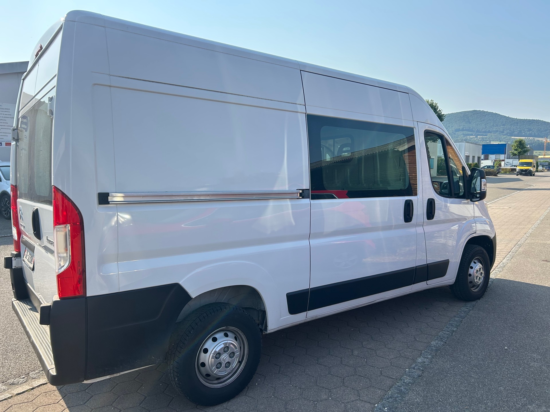 CITROEN Jumper 30 2.2 BlueHDi 120 Swiss Edition L2H2-image-2