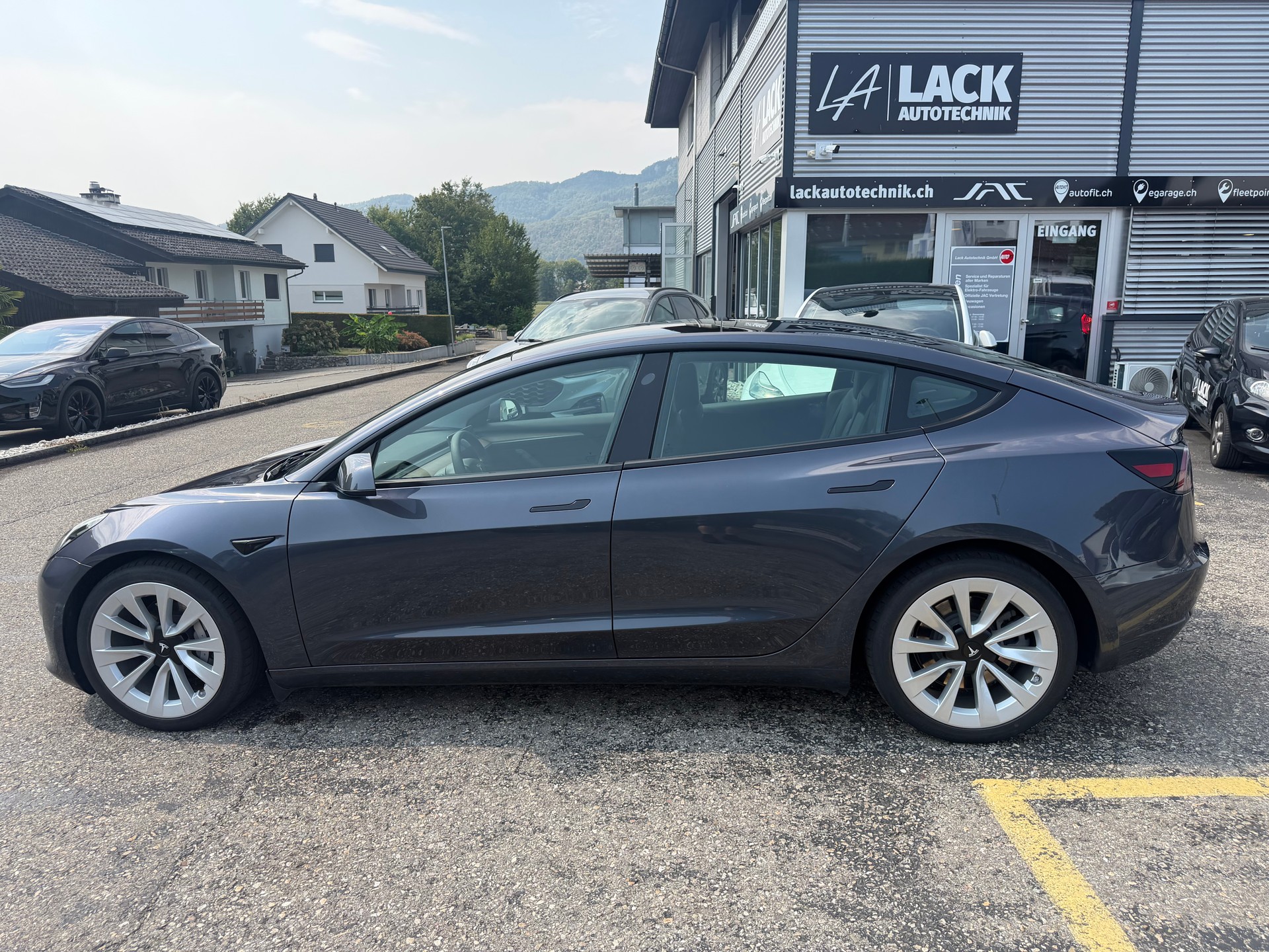 TESLA Model 3 Long Range Dual Motor AWD-image-9