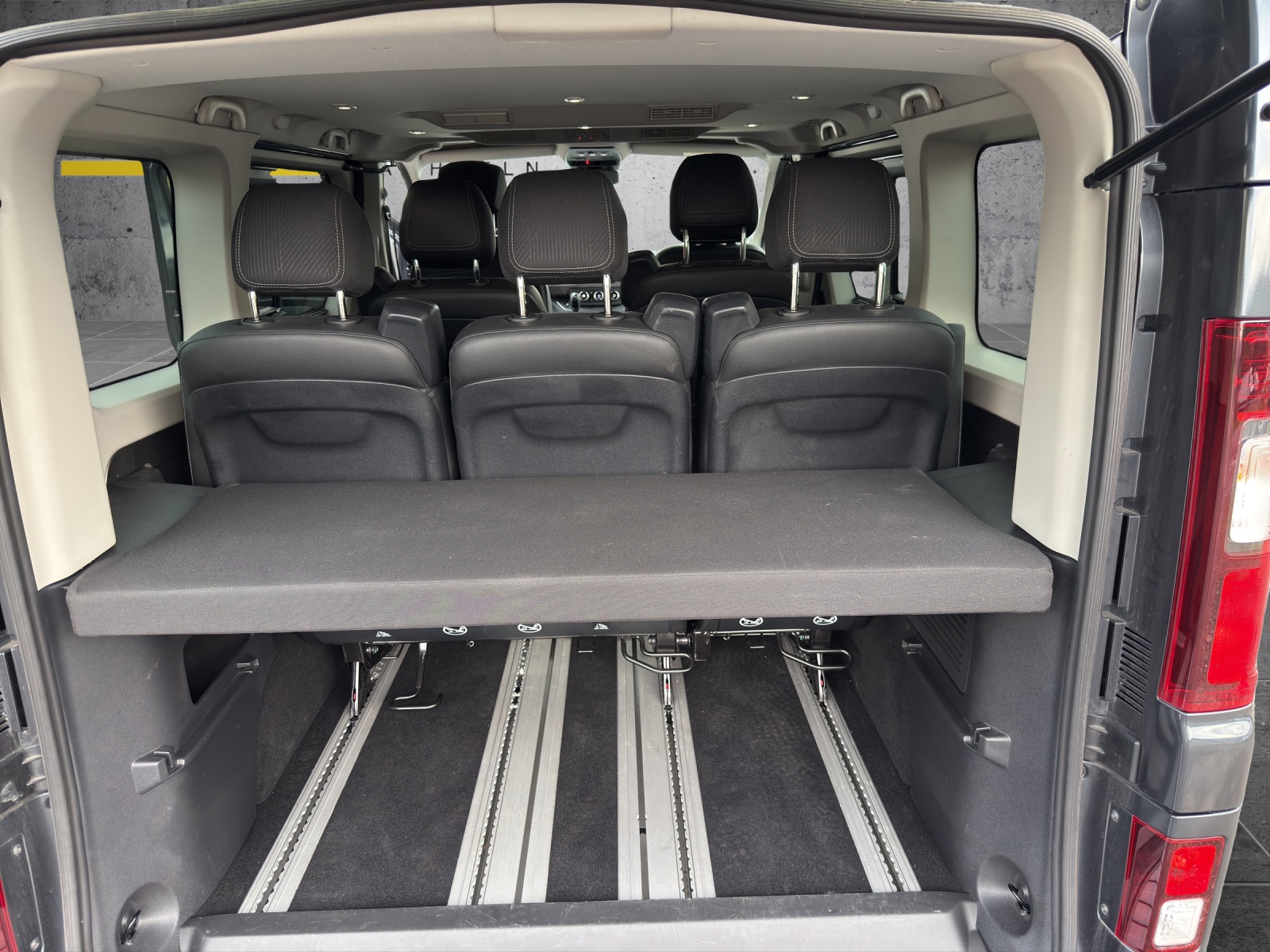RENAULT Trafic Blue dCi 170 Spaceclass Pack Signature EDC-image-9