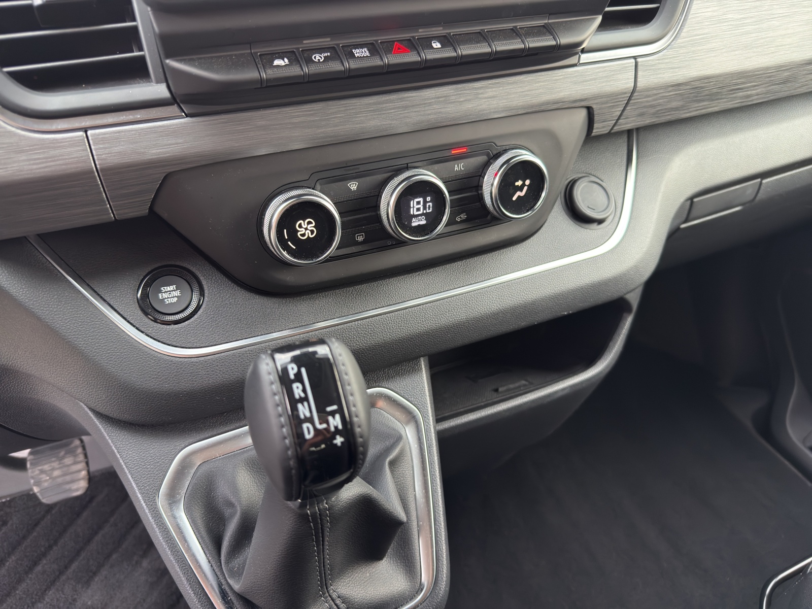 RENAULT Trafic Blue dCi 170 Spaceclass Pack Signature EDC-image-14